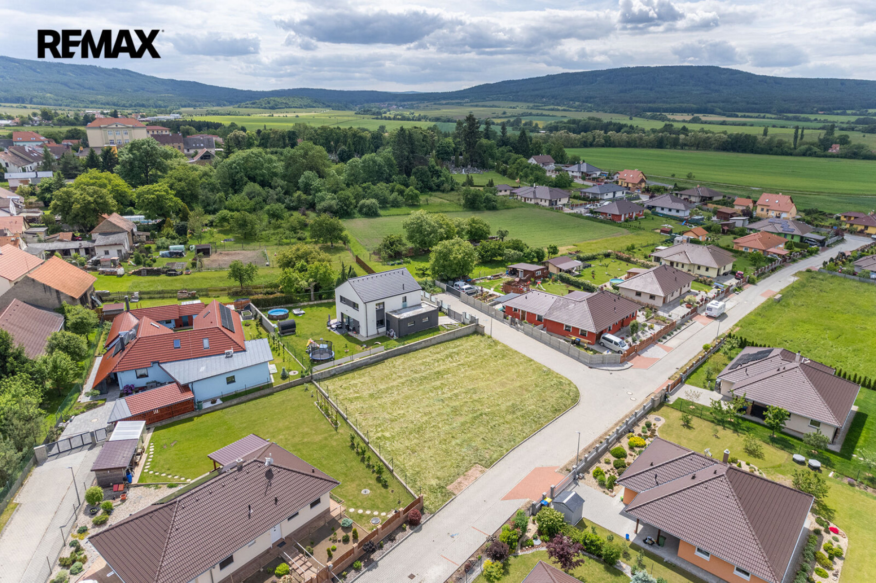 Prodej stavebního pozemku 810 m², Hostomice