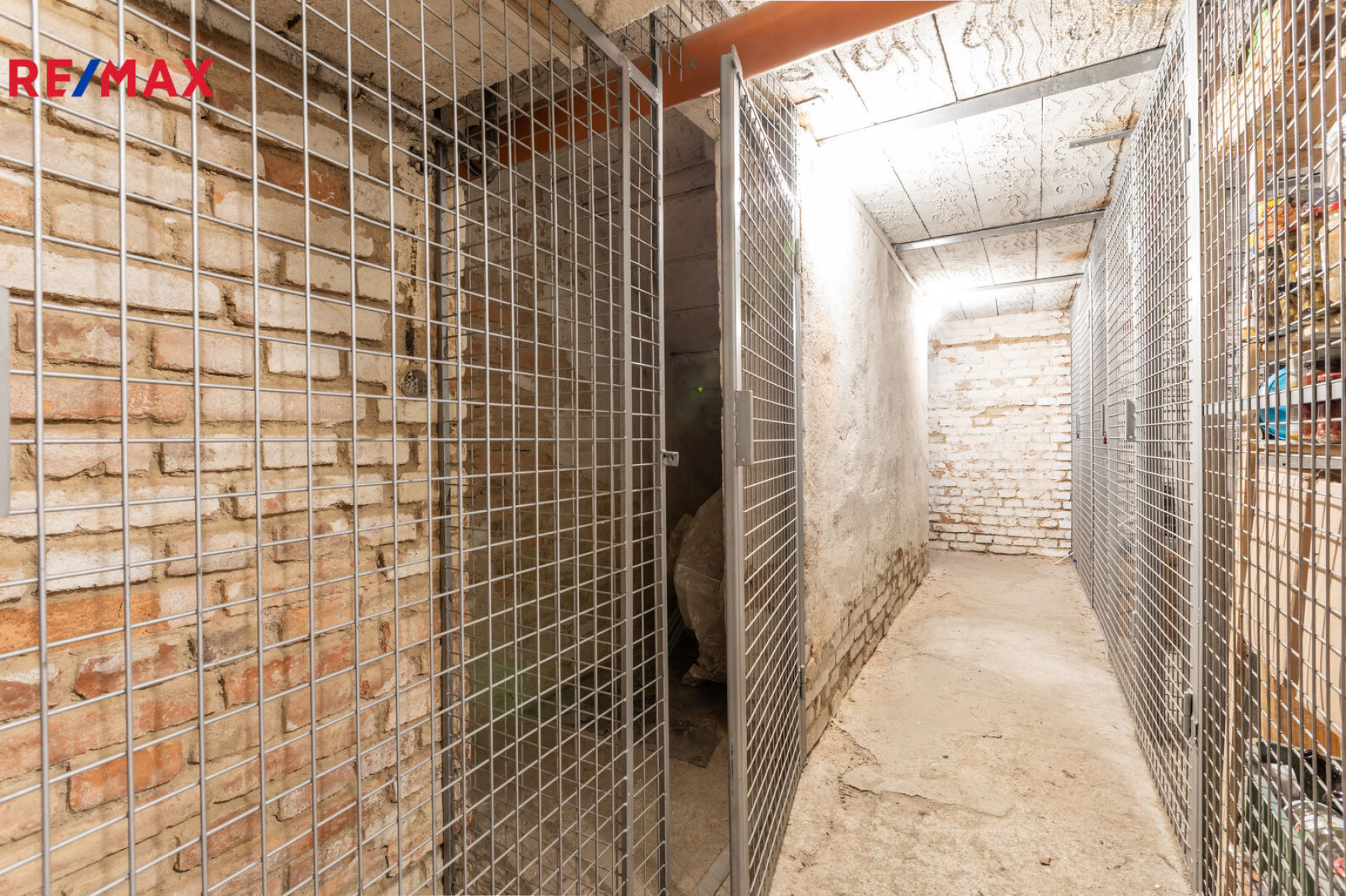 Prodej bytu 1kk, 26 m² + předzahrádka a sklep, Praha - Modřany