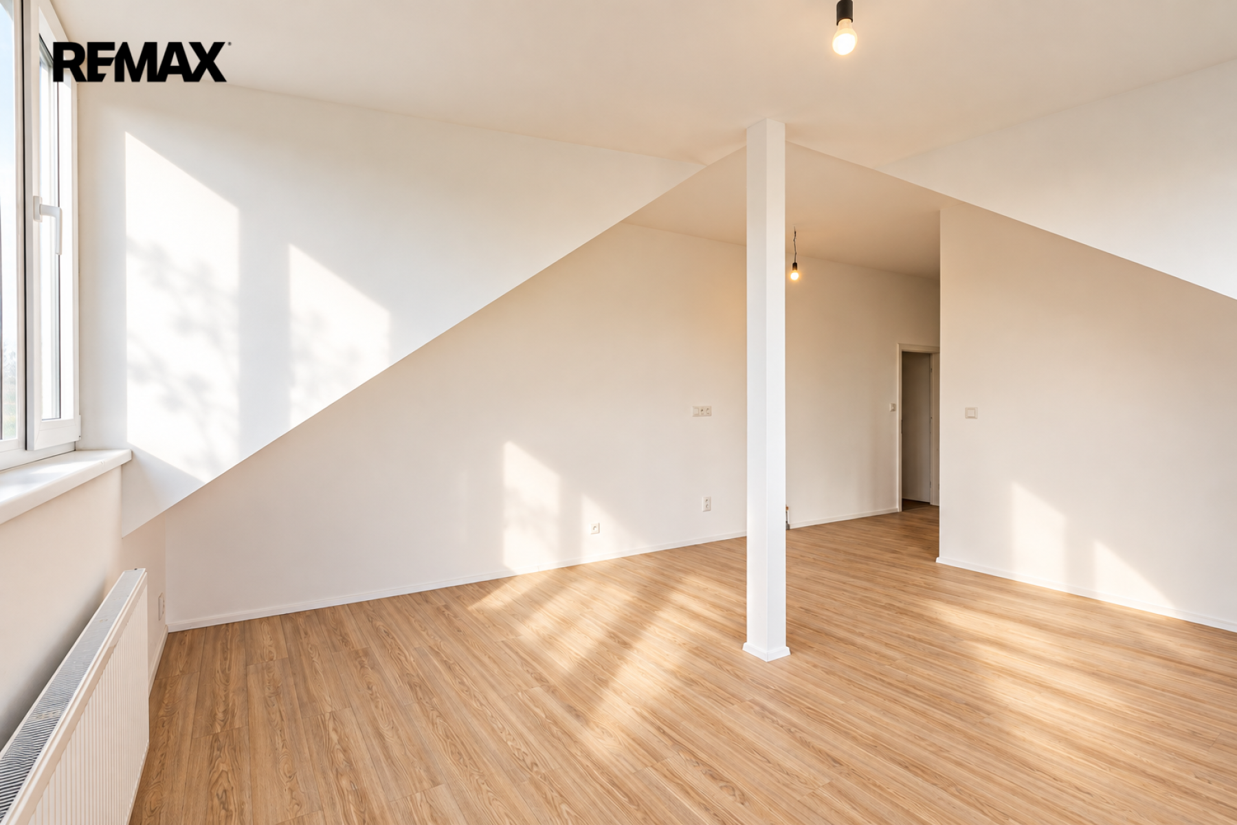 Rohový 2+kk/sklep 47,7 m² OV cihla výtah jih západ výhled Jeseniova metro A Želivského 5 min