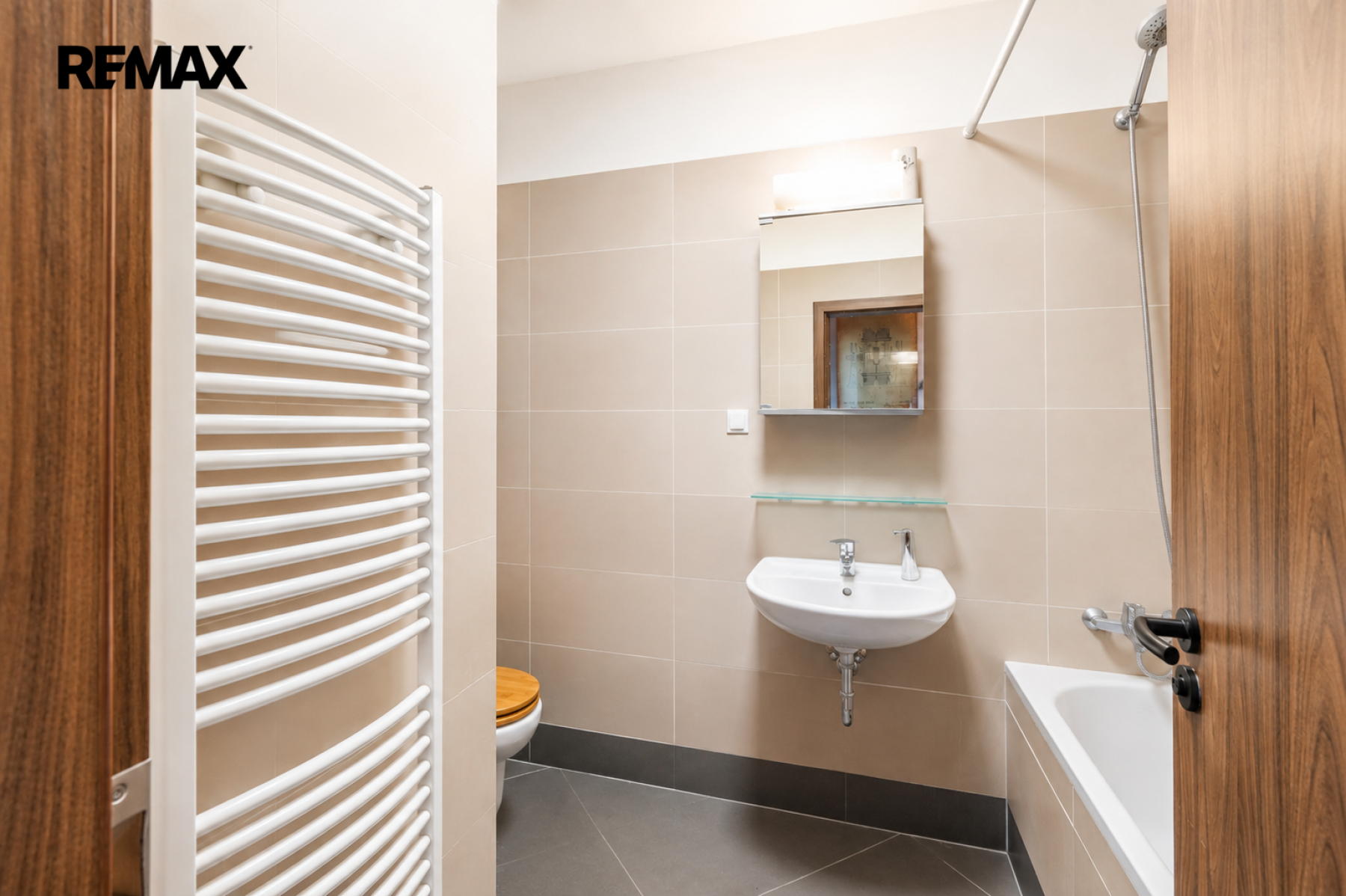 Prodej bytu 2+kk, 70,4 m², 2 balkony, garážové stání a sklep, Praha 9 – Letňany