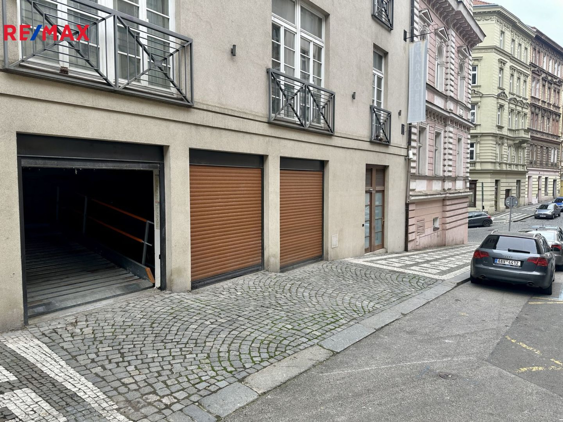 Pronájem garáže s přímím vjezdem z ulice, Praha 3 - Žižkov