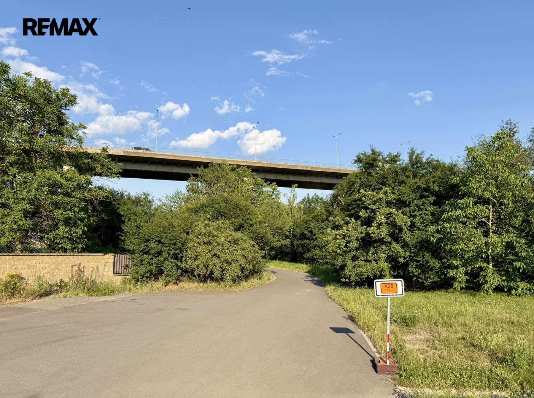 Prodej pozemku 1500 m2, Praha 9 - Hloubětín