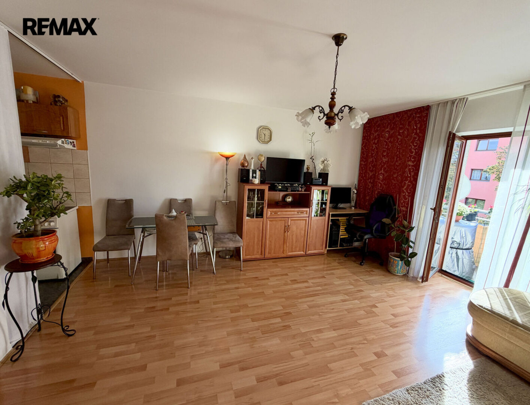 Prodej bytu 1+kk s balkonem v klidné části Štěrbohol, Praha 10