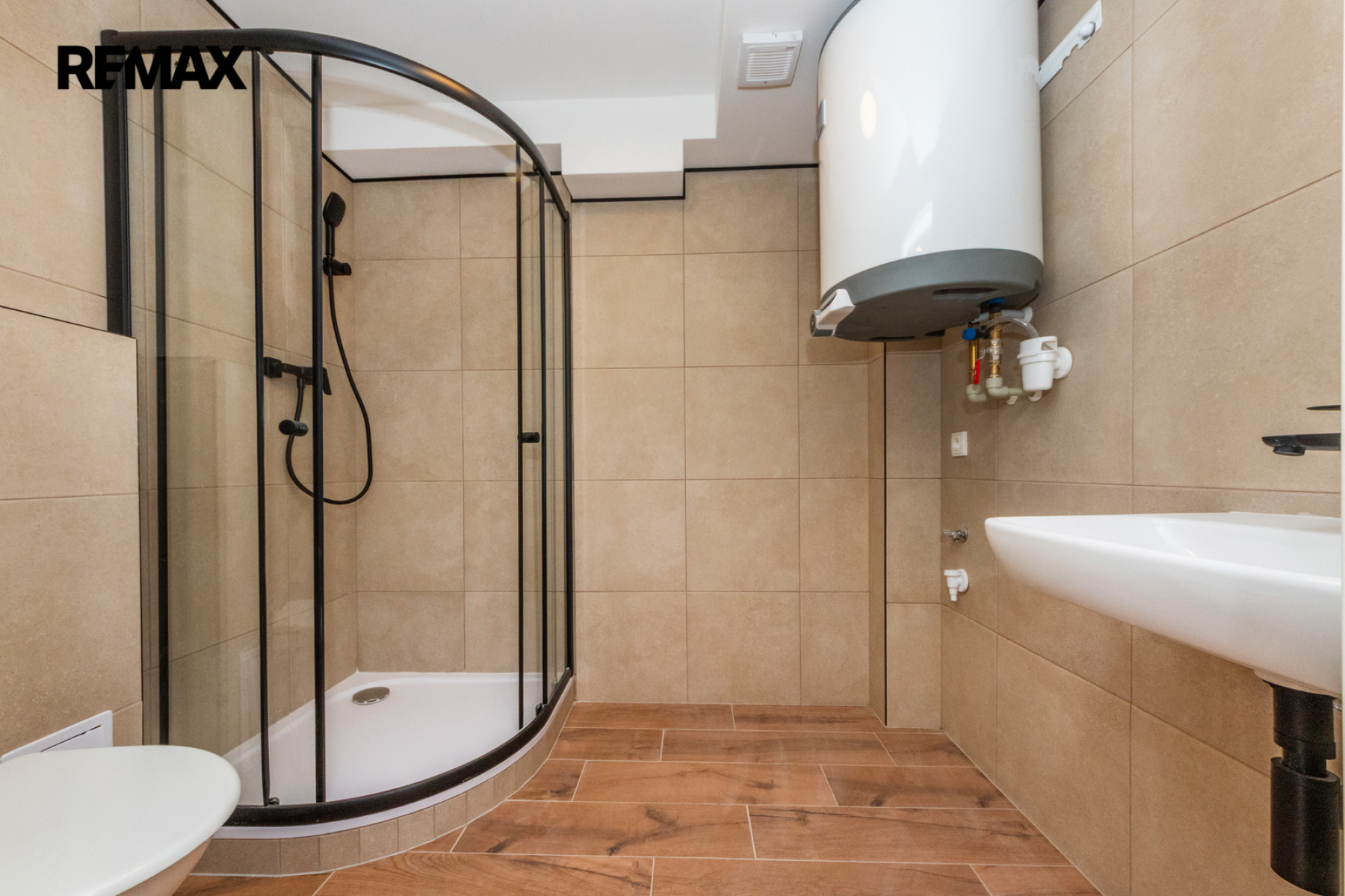 Mezonet 2+kk/sklep 45,9 m² OV cihla výtah západ výhled Jeseniova metro A Želivského 5 min