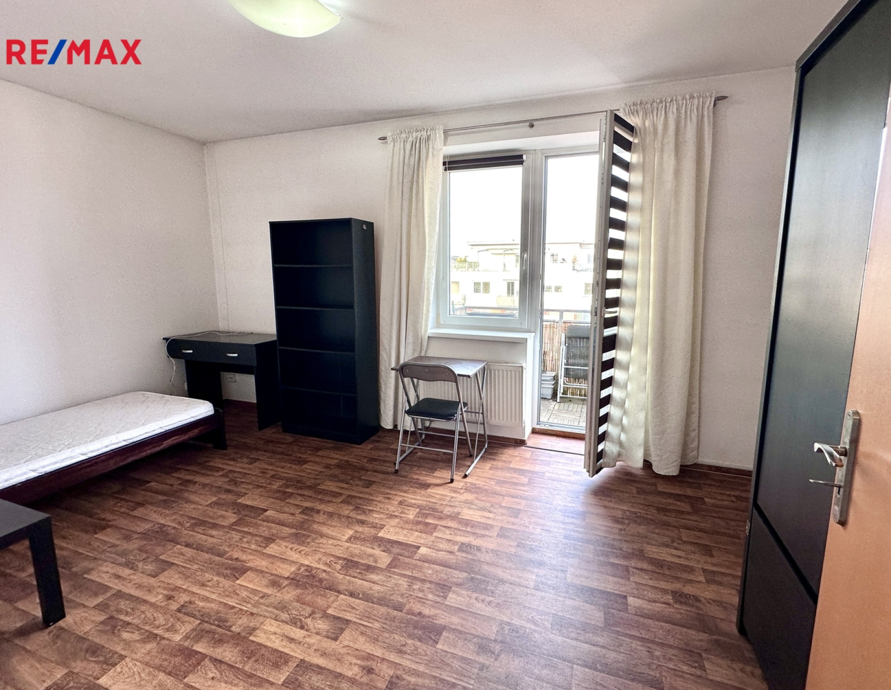 Prodej světlého bytu 3+kk s balkony a garážovým stáním, Praha 9 - Kbely