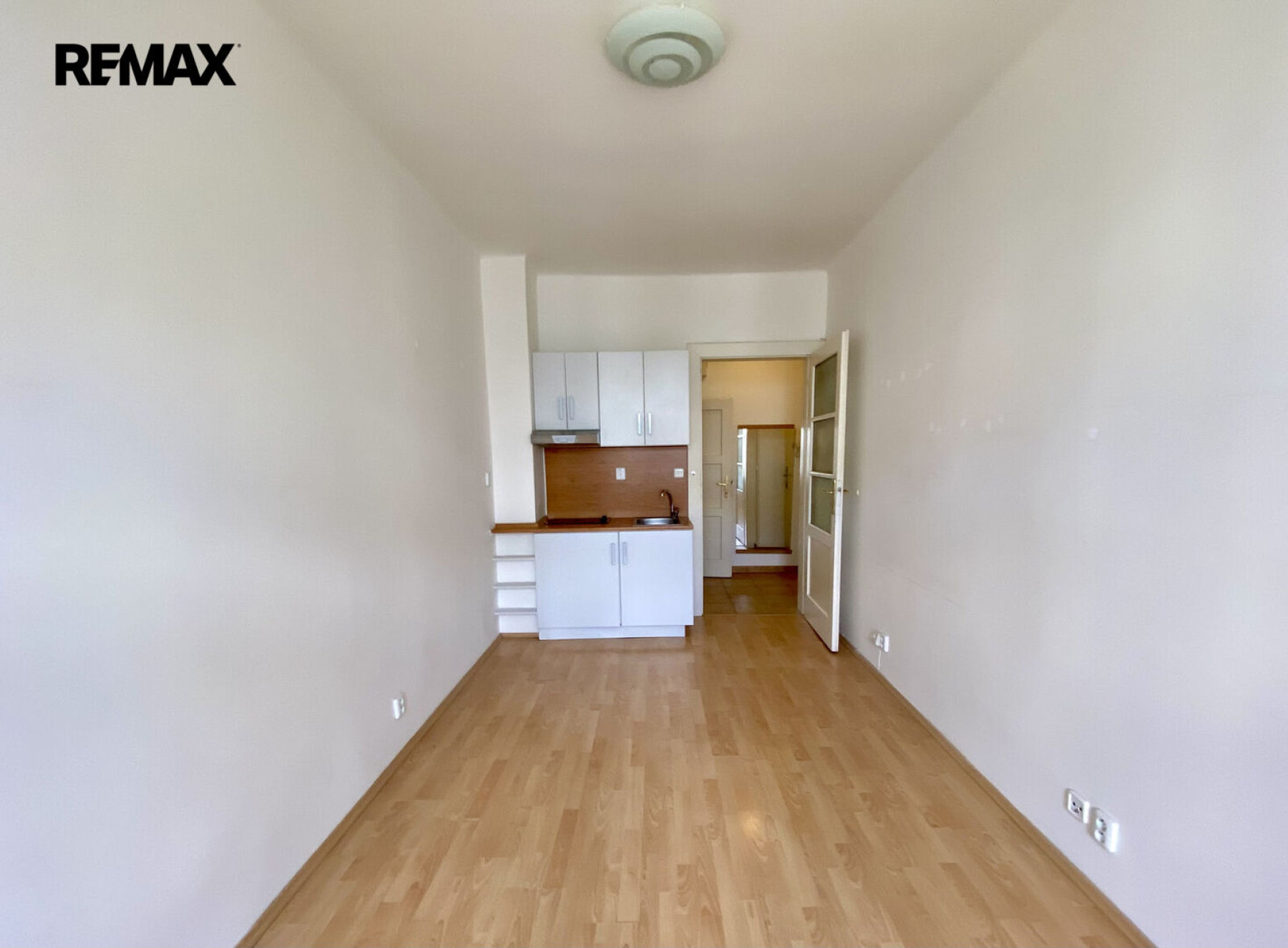 Pronájem bytu 1+kk o výměře 24 m2, Praha 10, Vinohrady