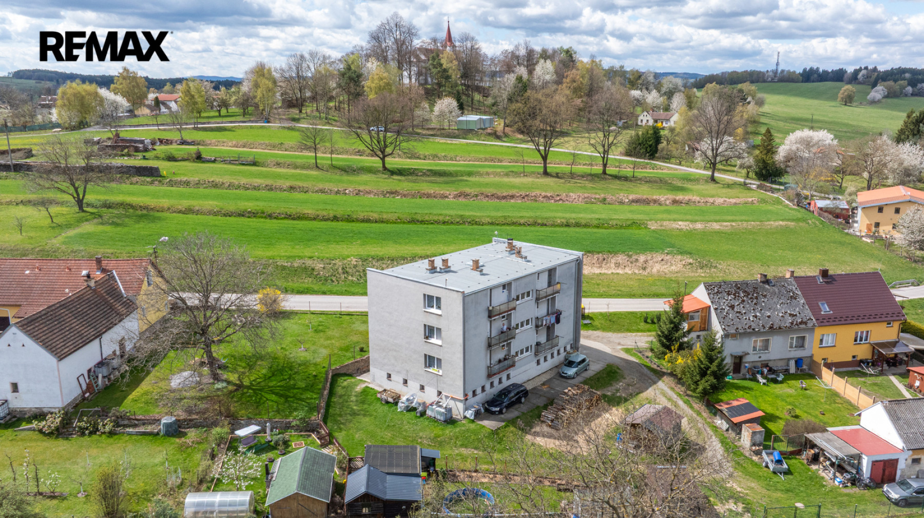Bytový dům, 6x byt 3+1, Besednice
