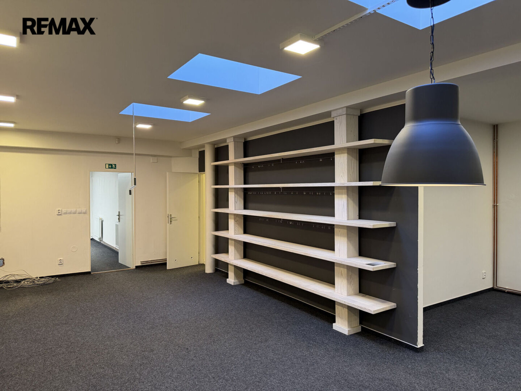 Pronájem komerčních prostor 158 m² – Praha 4, ulice Jemnická