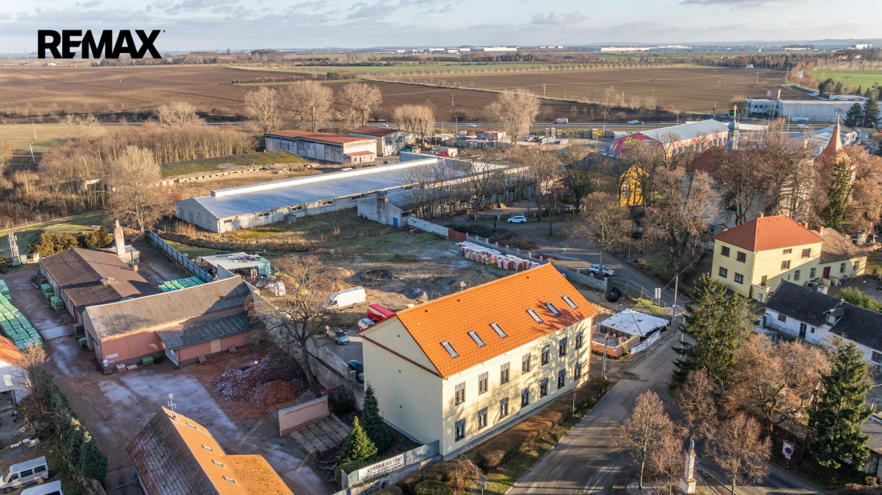 Prodej stavebního pozemku ve Svémyslicích, Praha - východ