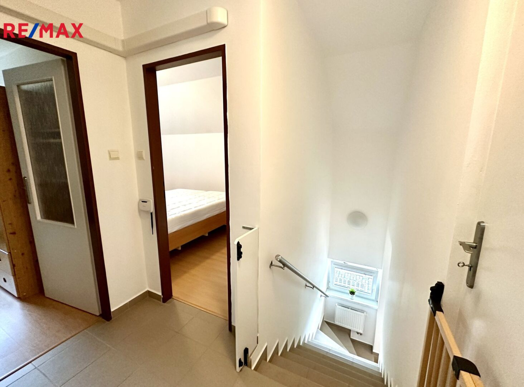 Prodej domu 4+1 s terasou, dvougaráží a velkou zahradou v Komárově