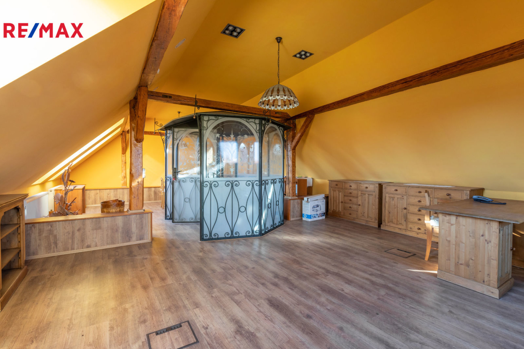 Pronájem kancelářských prostor 85 m², Podlusky