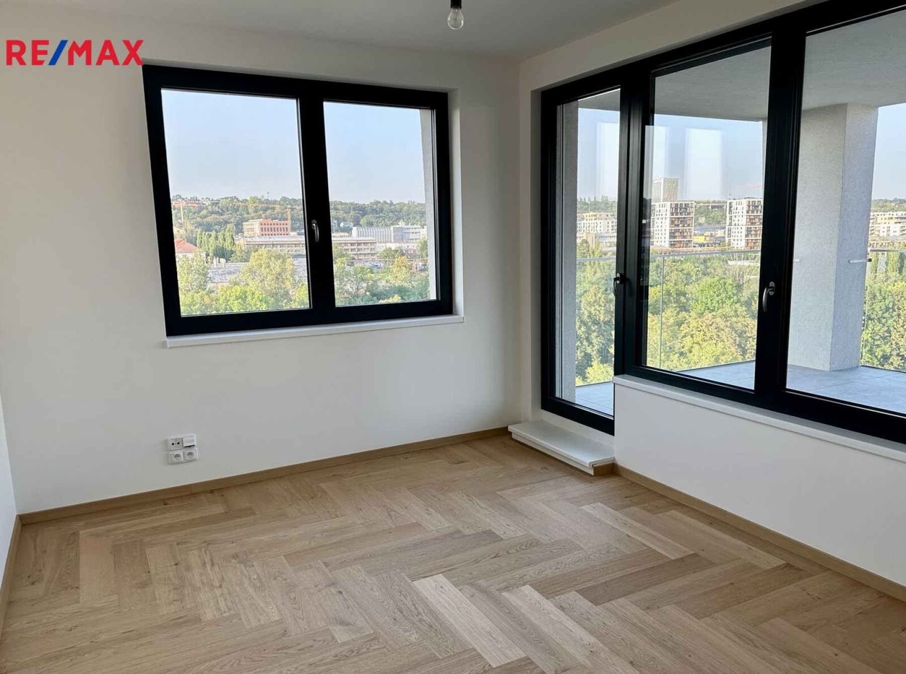 Zcela nový luxusní byt 4+kk, 3 terasy a sklep, Praha 9 - Vysočany
