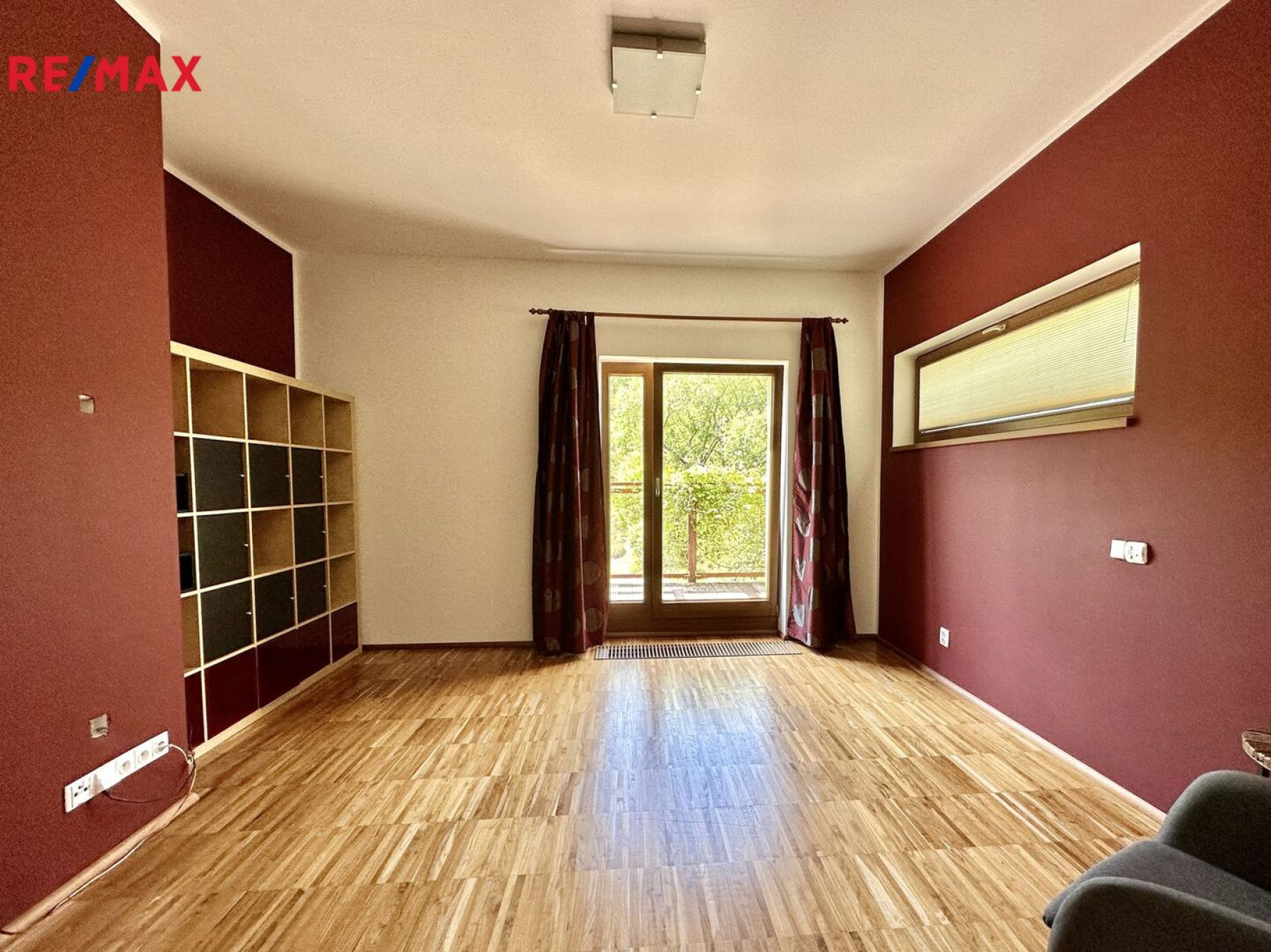 Prodej luxusního domu se zahradou a bazénem v Hrusicích, Praha - východ