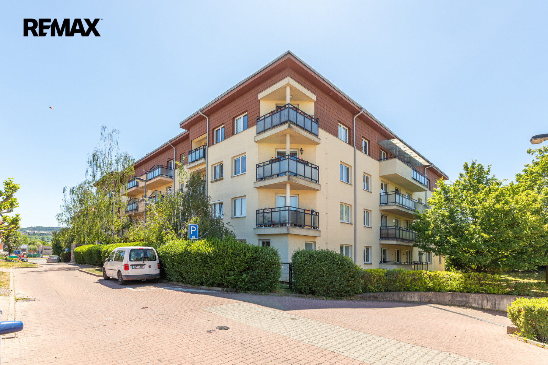 Skvěle prostorný byt 2+kk s balkonem v Radotíně