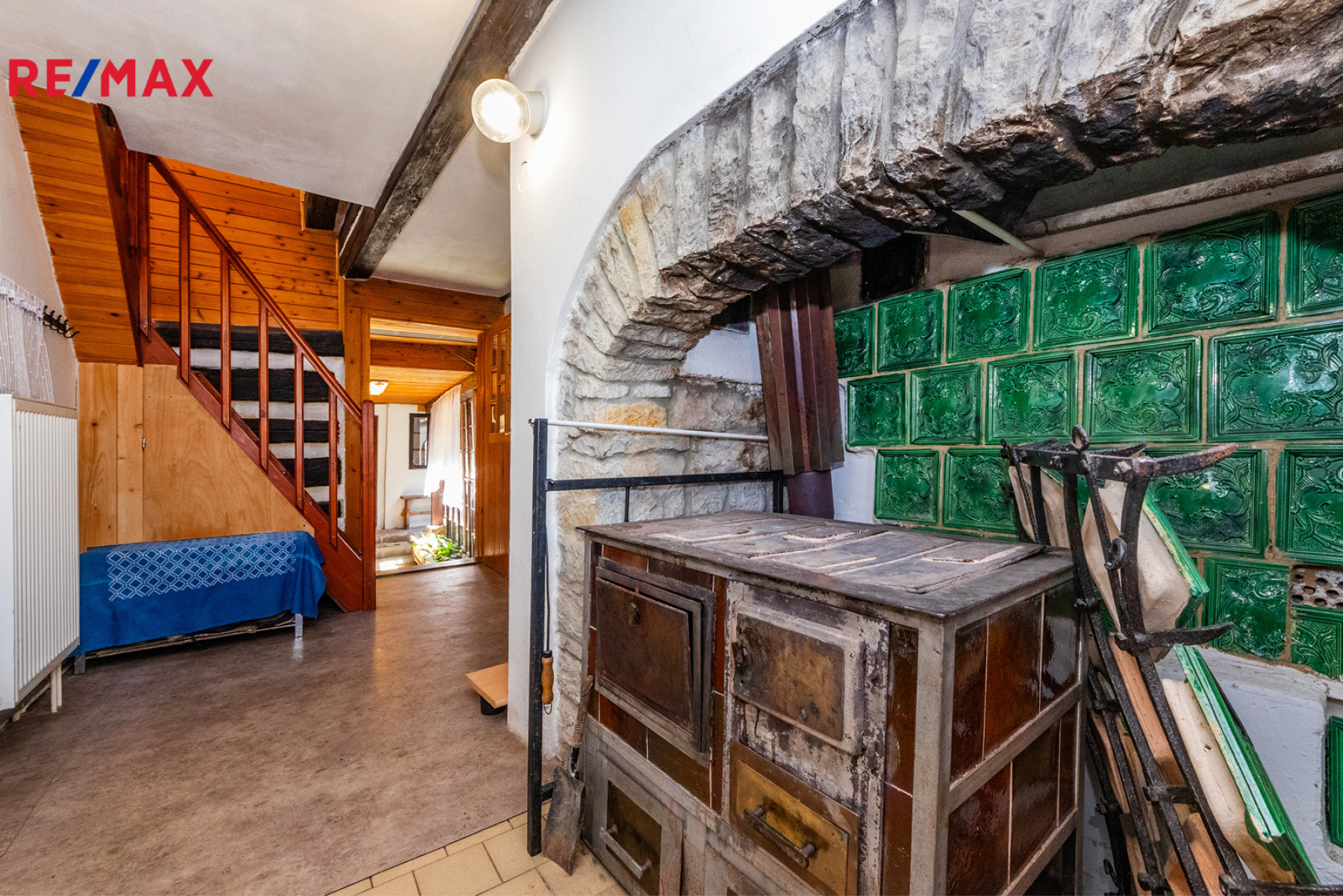 Stylová tradiční patrová chalupa s vnitřním čtvercovým dvorem, pozemek 1 264 m², Široký důl Polička
