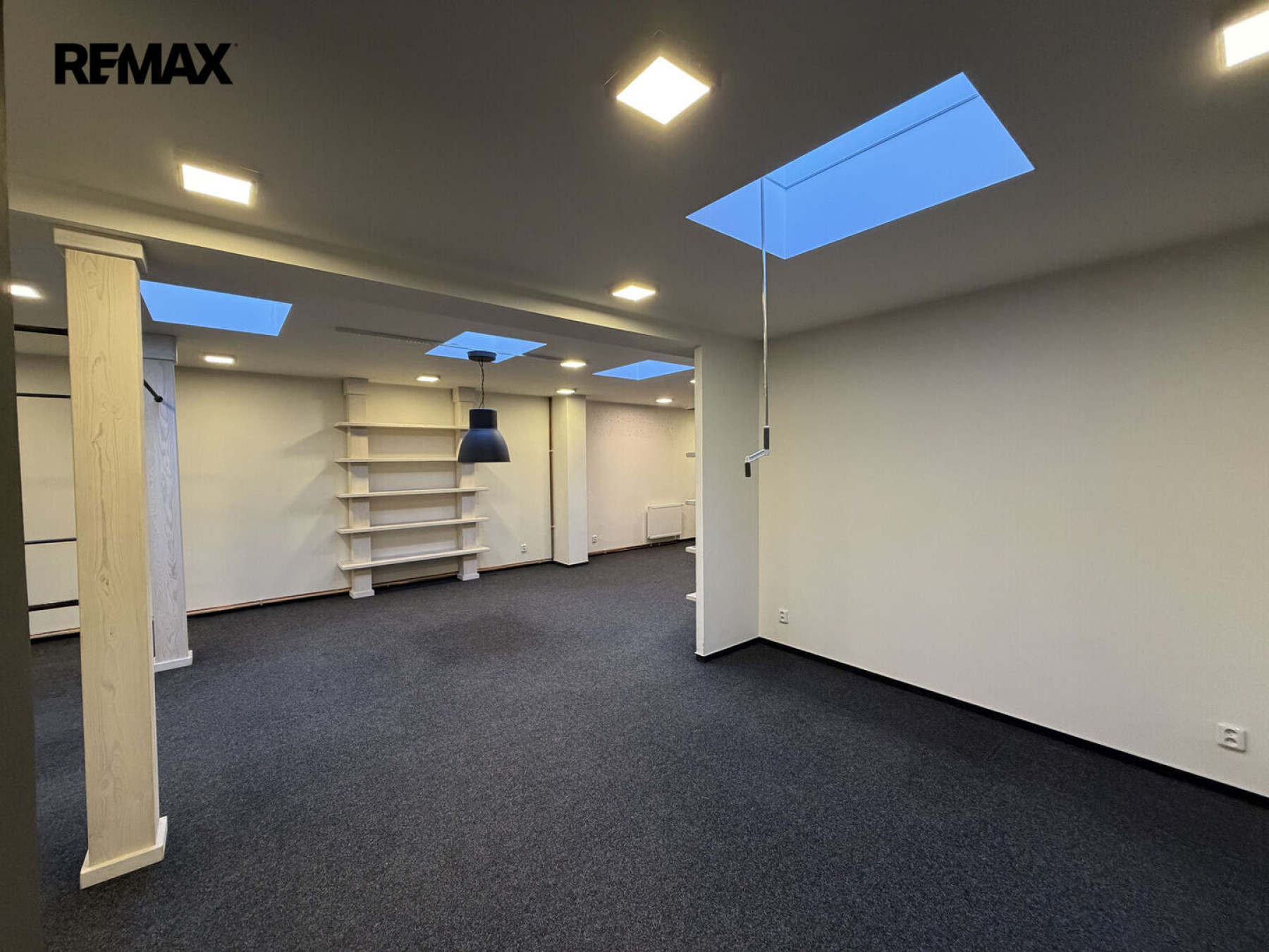 Pronájem komerčních prostor 158 m² – Praha 4, ulice Jemnická