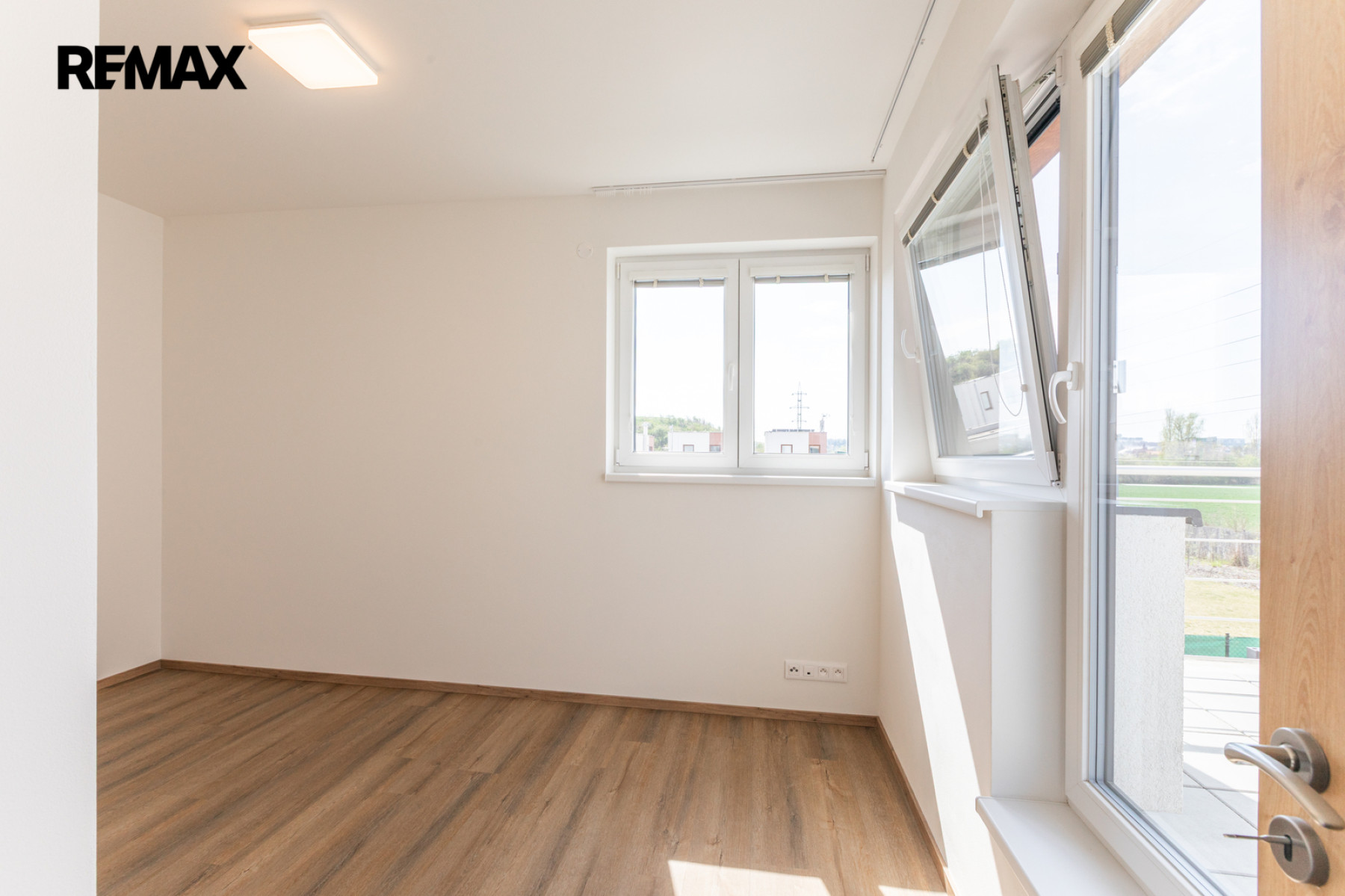 Pronájem rodinného domu 3+kk s parkovacím stáním a zahradou – Praha 9, Hostavice