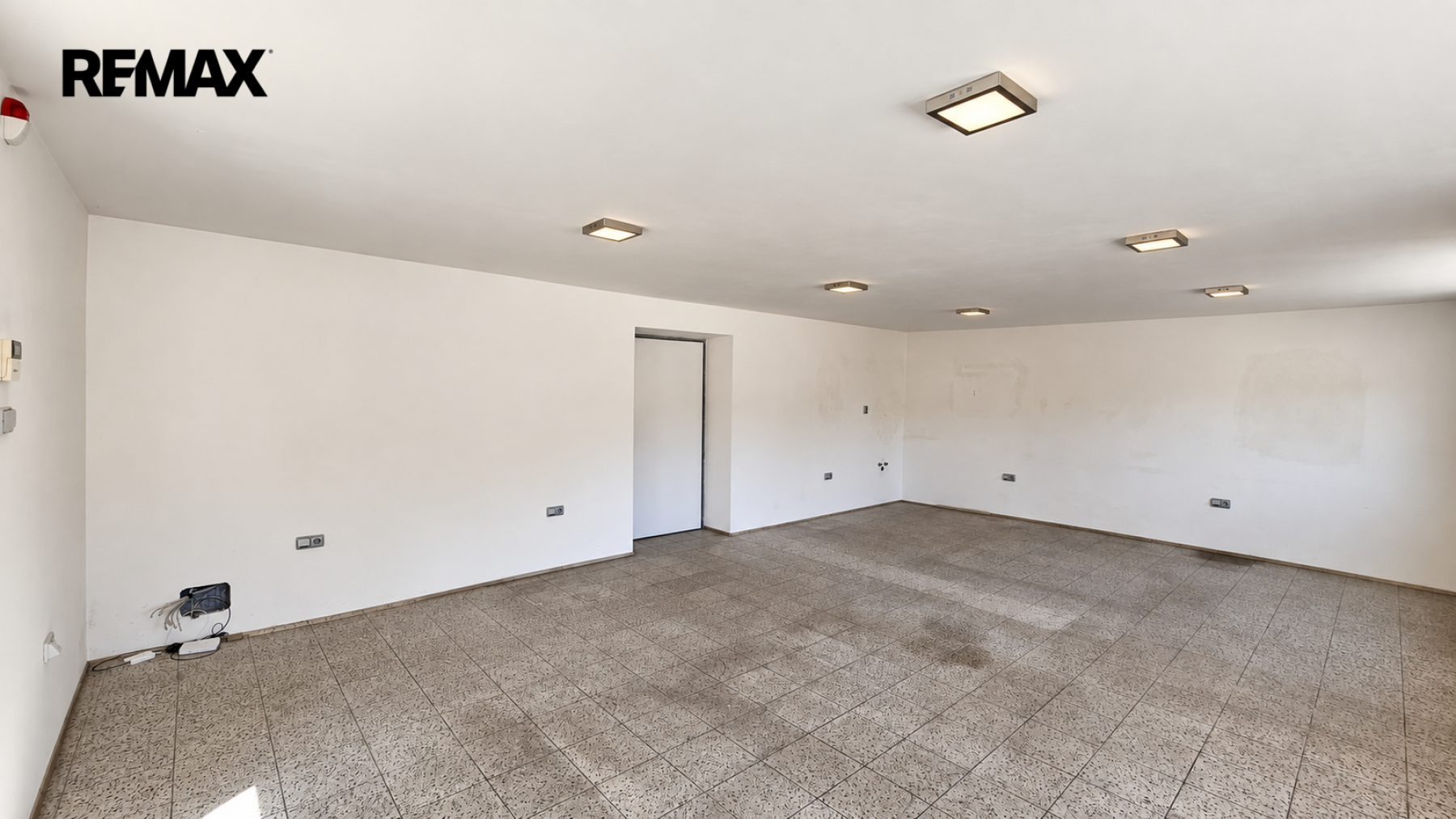 Pronájem komerčních prostor 170 m² + odstavné plochy 925 m², Roudnice nad Labem