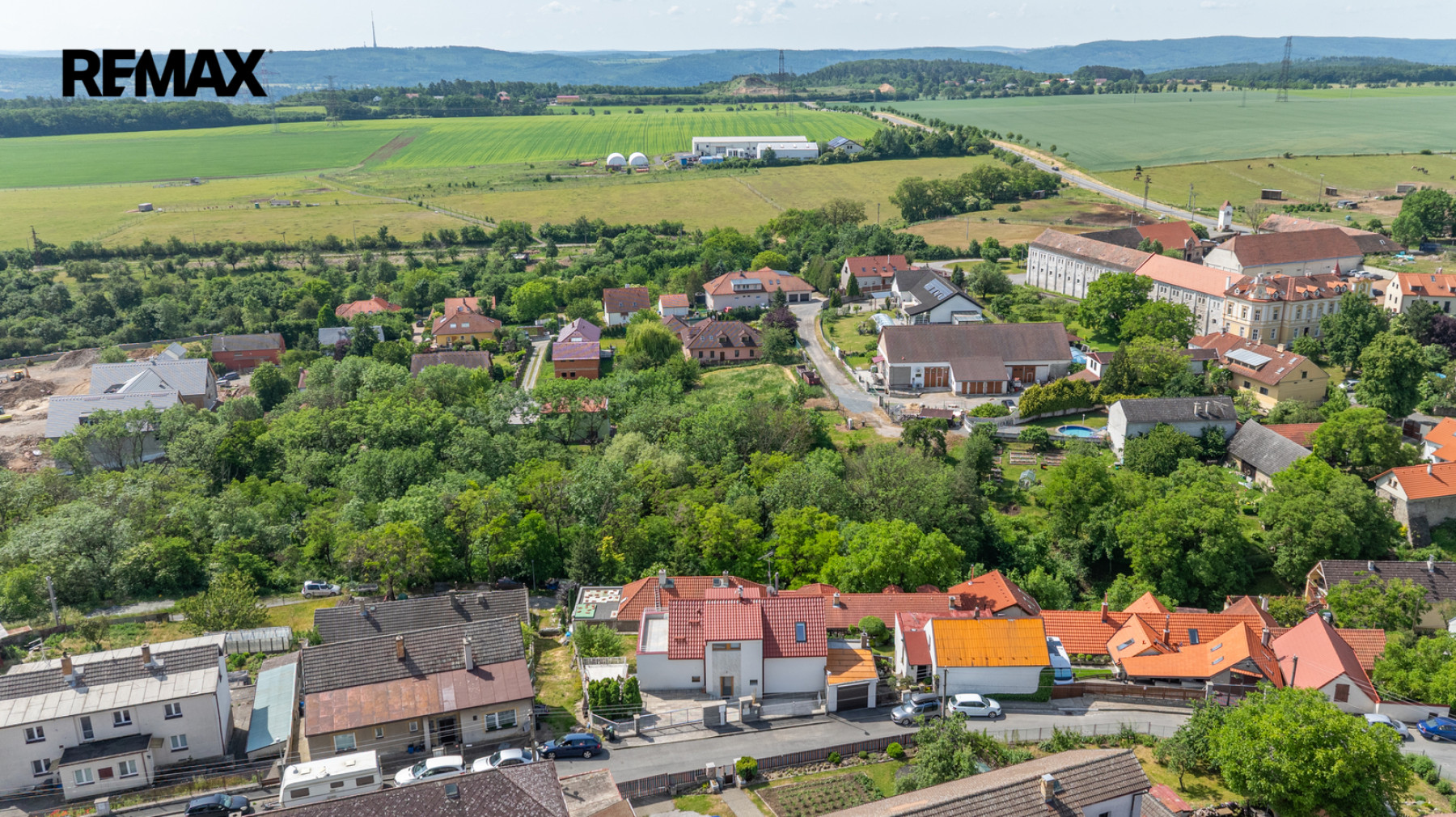 Skvělé bydlení na úžasném místě kousek od Prahy