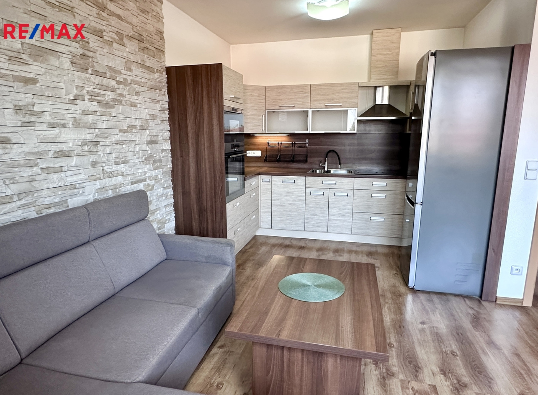 Prodej světlého bytu 3+kk s balkony a garážovým stáním, Praha 9 - Kbely