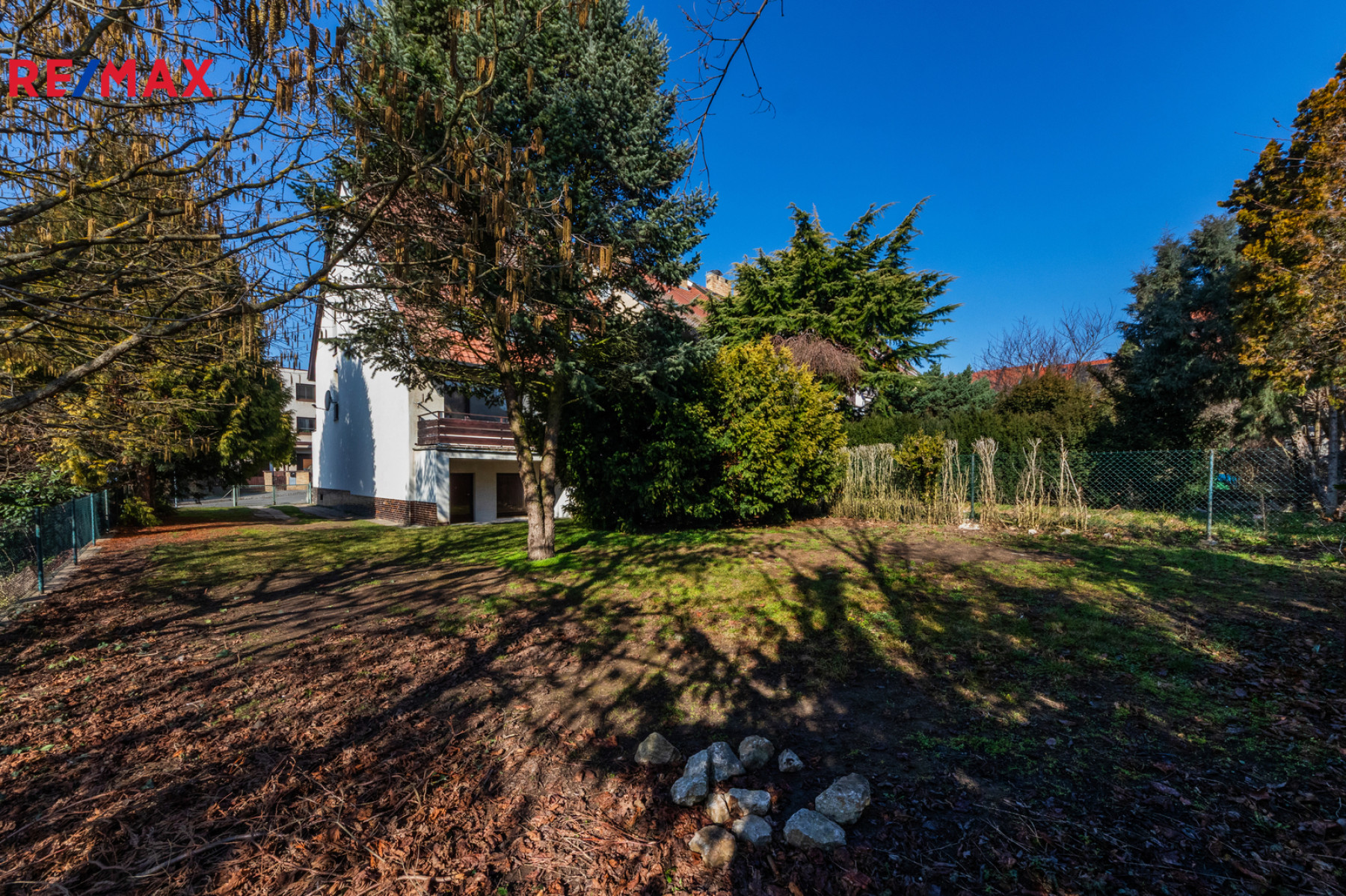 Rohový řadový RD 229 m² 2x lodžie garáž zahrada 311 m² původní stav Součkova Řepy