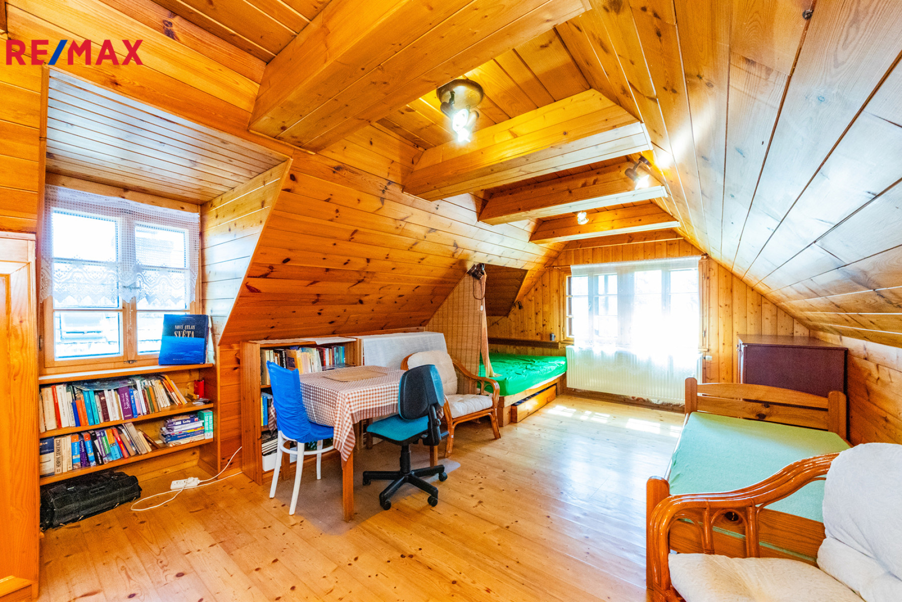 Stylová tradiční patrová chalupa s vnitřním čtvercovým dvorem, pozemek 1 264 m², Široký důl Polička