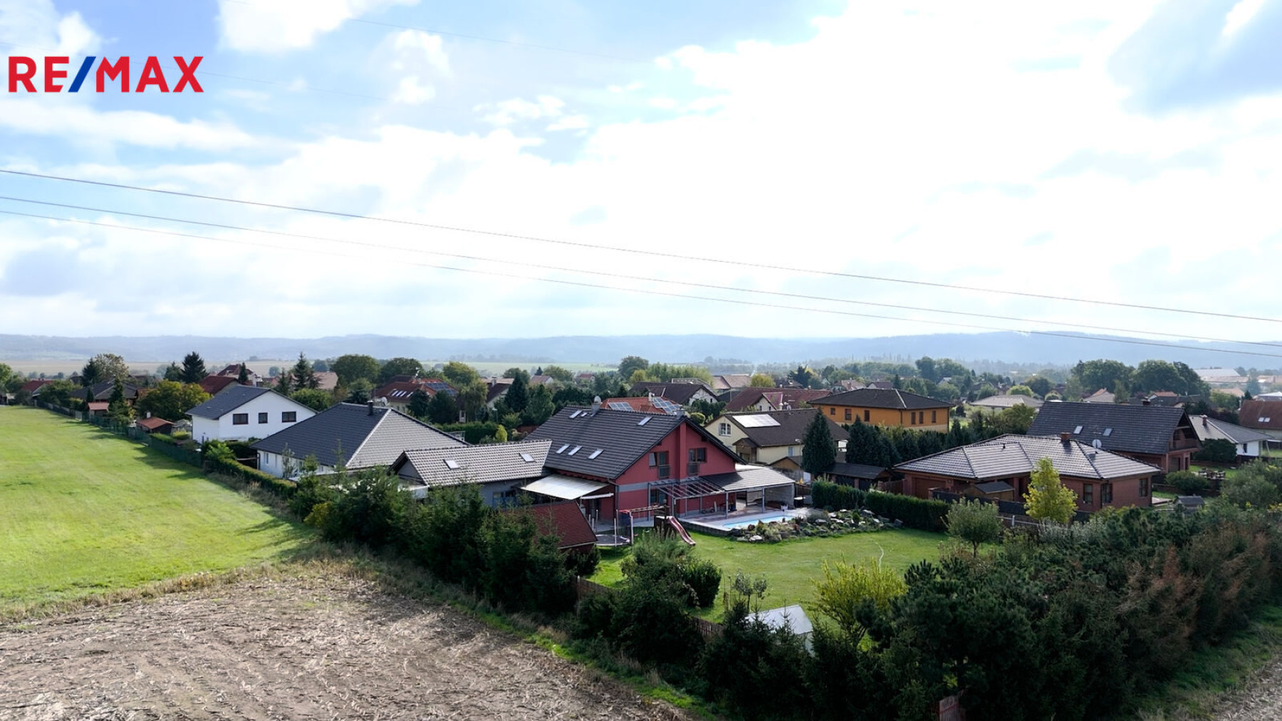 Poctivě postavený dům s velkou dílnou, obrovským pozemkem, tepelným čerpadlem a fotovoltaikou