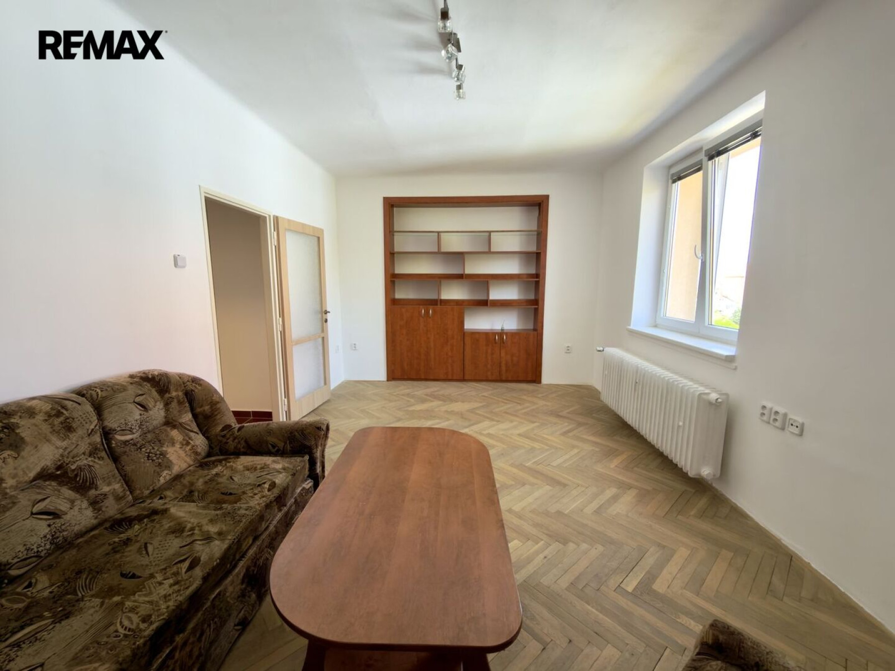 Pronájem pěkného světlého bytu 3+1 s balkonem a sklepem, Praha 9