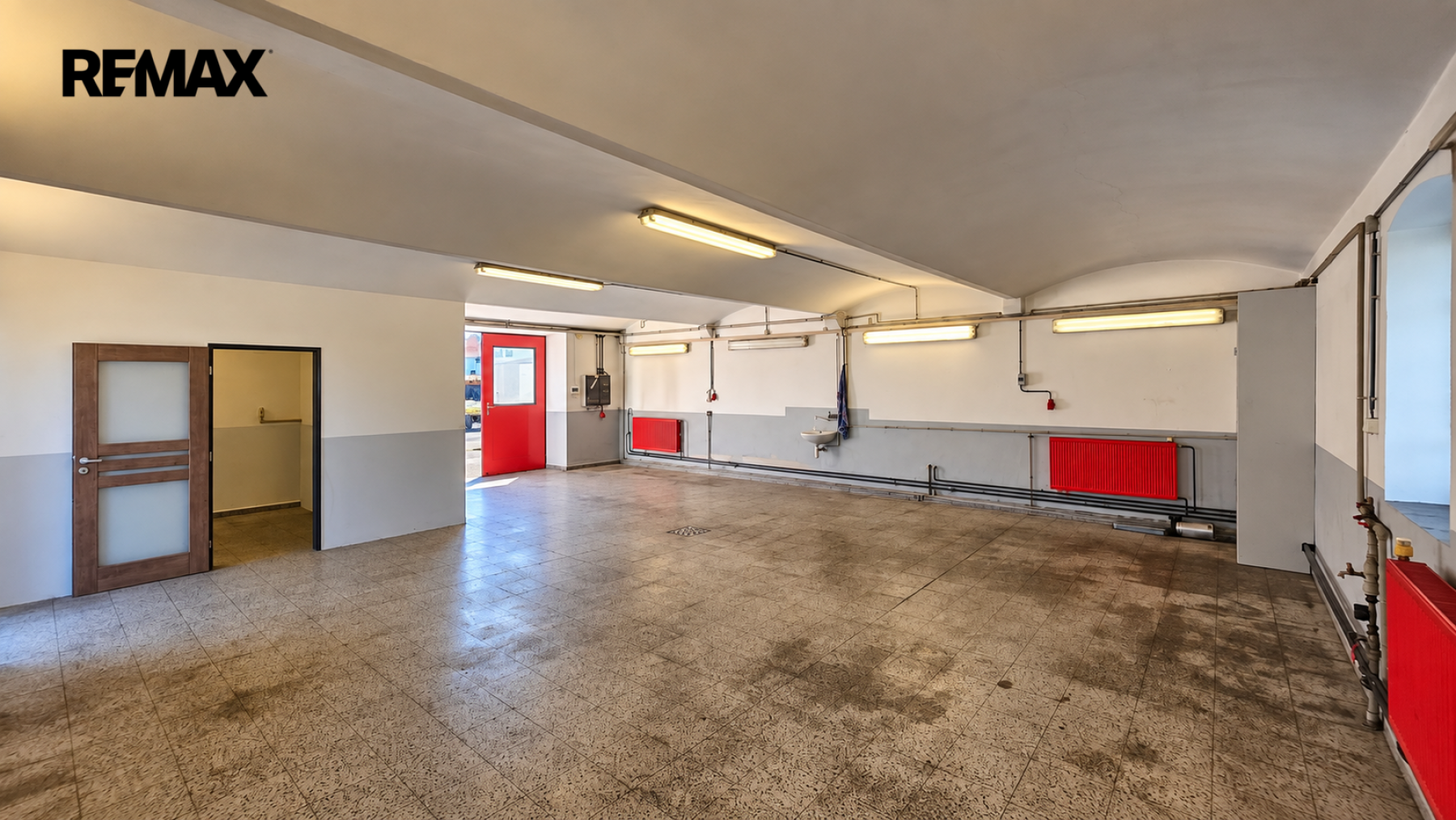 Pronájem komerčních prostor 170 m² + odstavné plochy 925 m², Roudnice nad Labem
