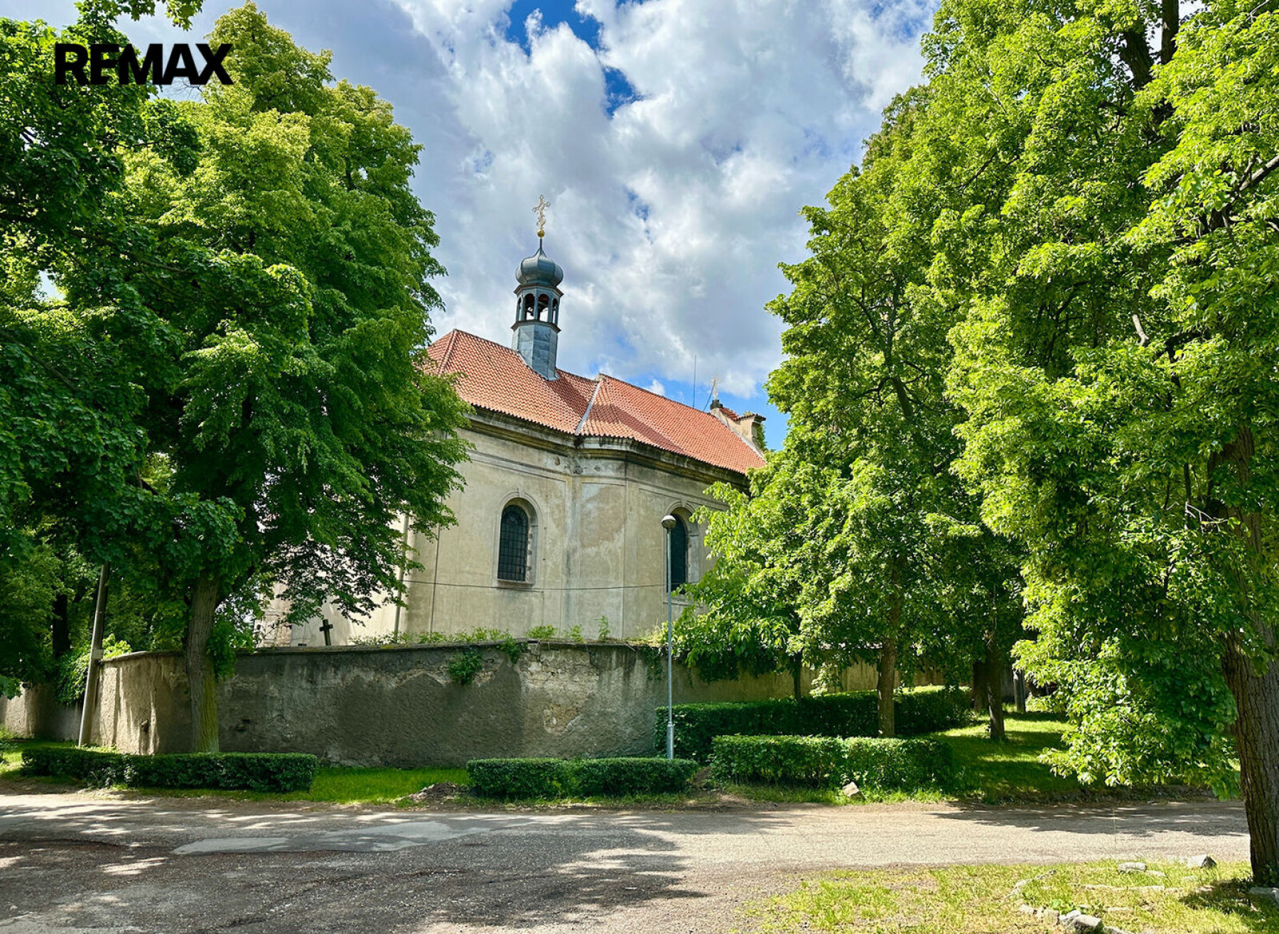 Prodej stavebního pozemku ve Svémyslicích, Praha - východ