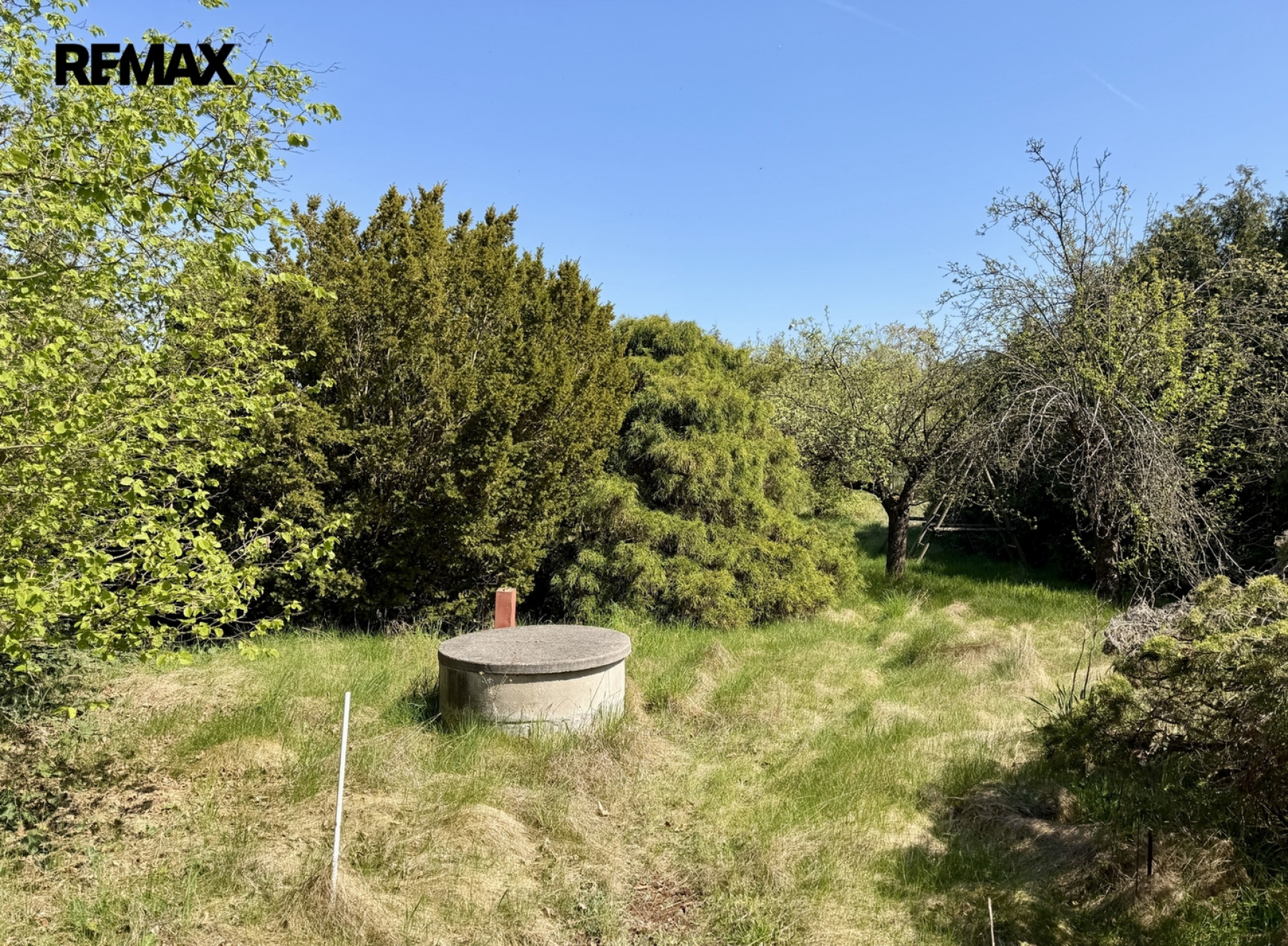 Prodej stavebního pozemku 2196 m2 v Hradišťku u Sadské