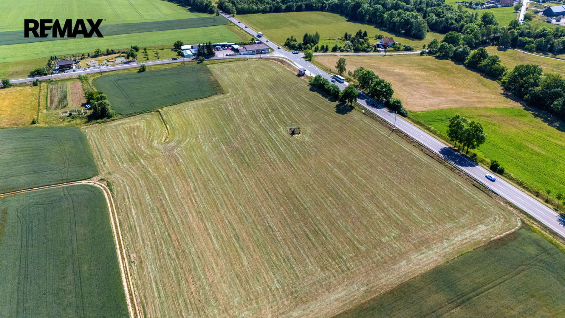 Pozemek 12 804 m² pro komerční výstavbu u obce Lukavice u hlavní silnice I. třídy