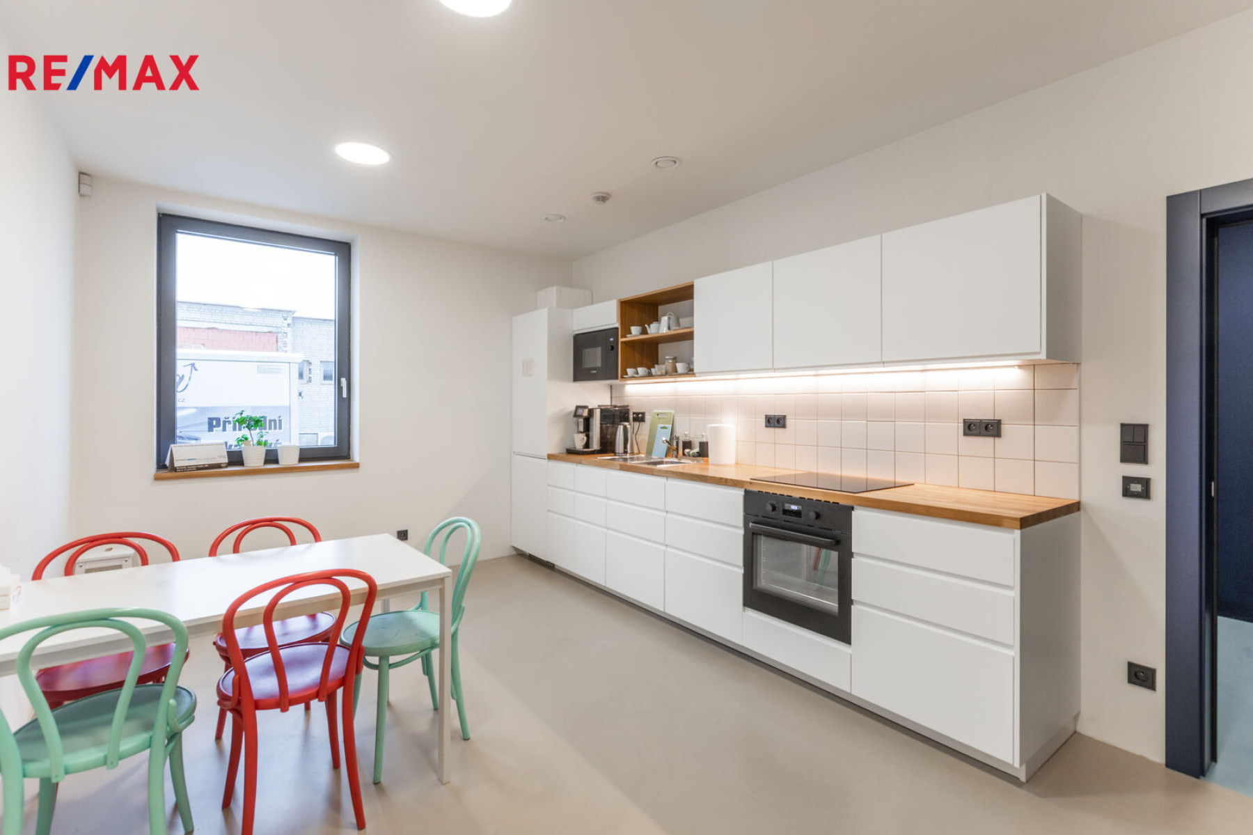 Pronájem kanceláře 24 m², Milovice