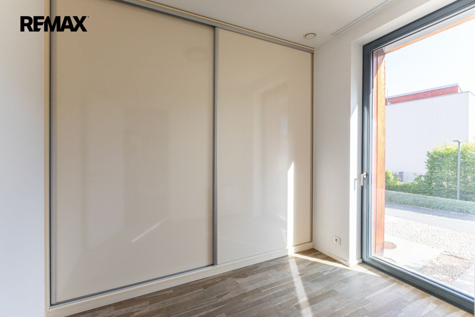 Pronájem rodinného domu 5+kk, 179 m² se zahradou 357 m², dvěma terasami, balkonem a dvougaráží