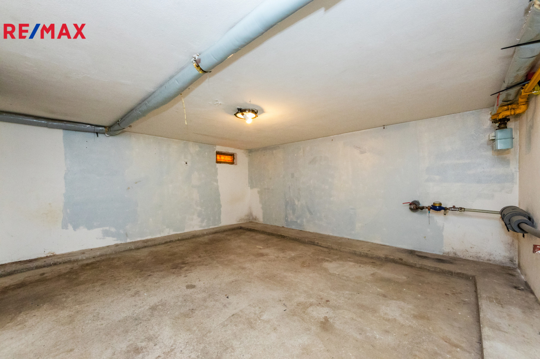 Rohový řadový RD 229 m² 2x lodžie garáž zahrada 311 m² původní stav Součkova Řepy