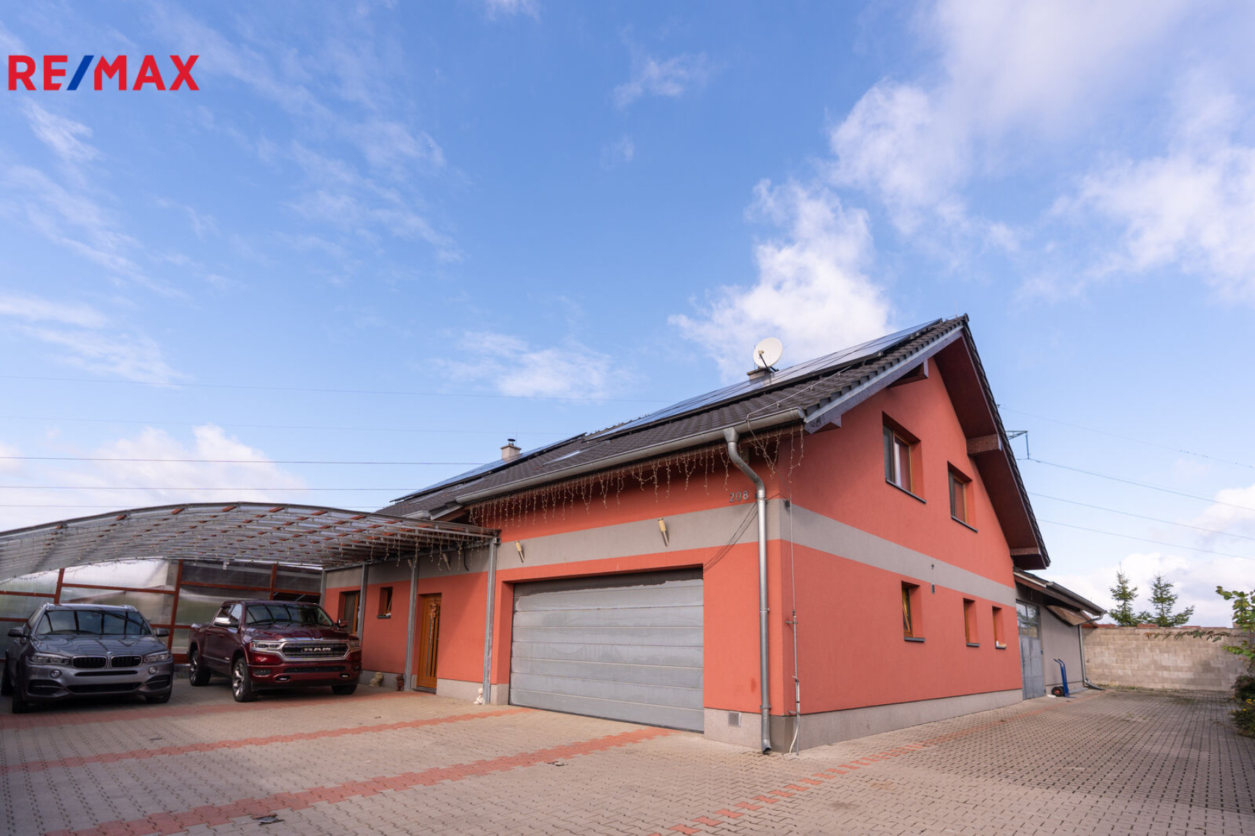 Poctivě postavený dům s velkou dílnou, obrovským pozemkem, tepelným čerpadlem a fotovoltaikou