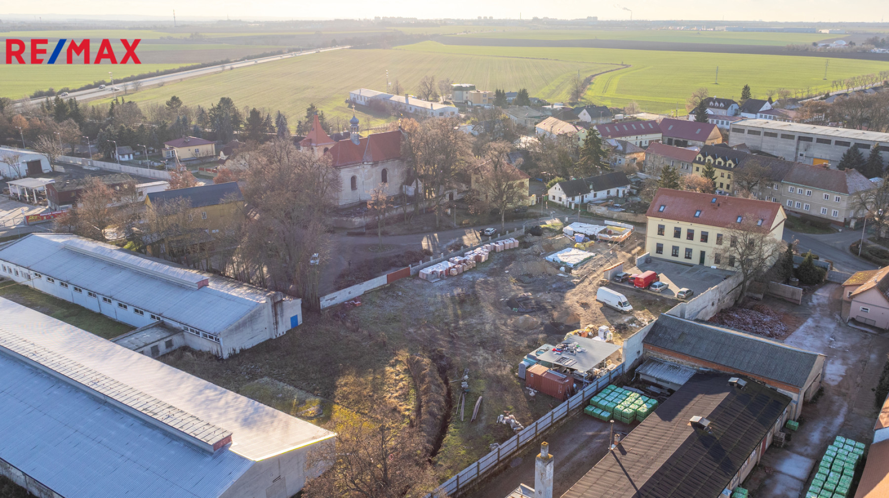 Prodej stavebního pozemku ve Svémyslicích, Praha - východ