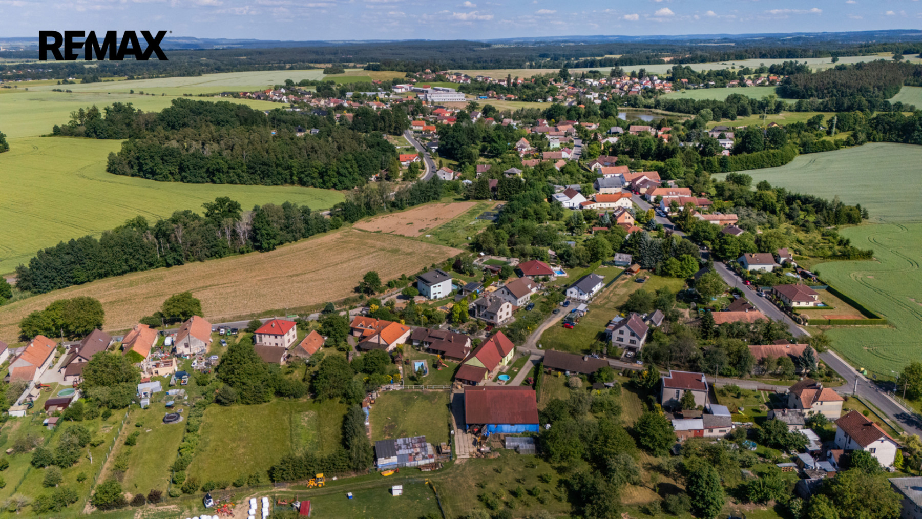 Pozemek 12 804 m² pro komerční výstavbu u obce Lukavice u hlavní silnice I. třídy