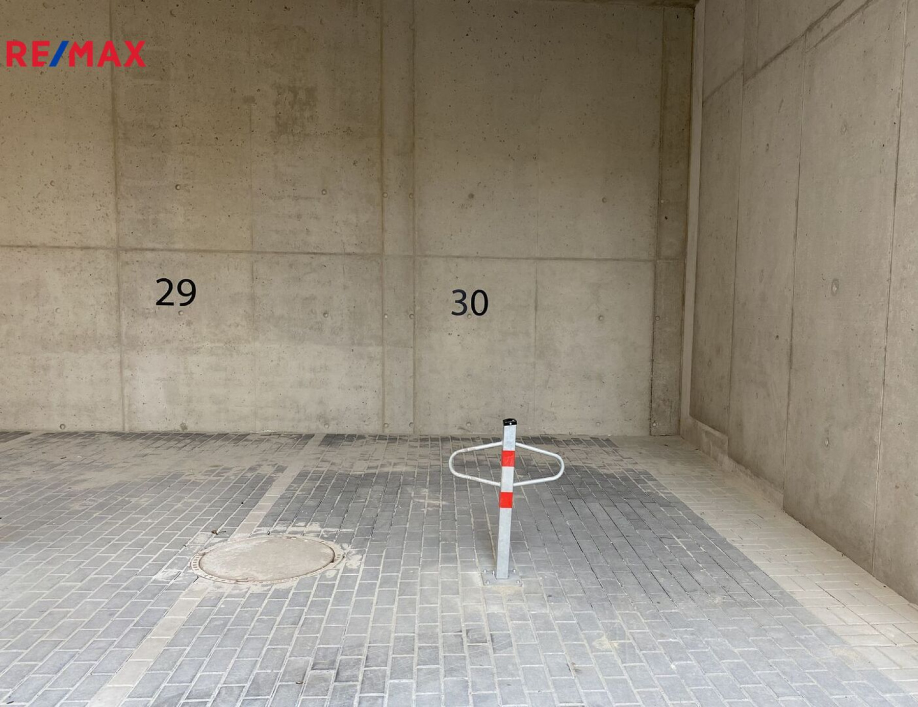 Pronájem velkého parkovacího stání, Praha 3 - Žižkov