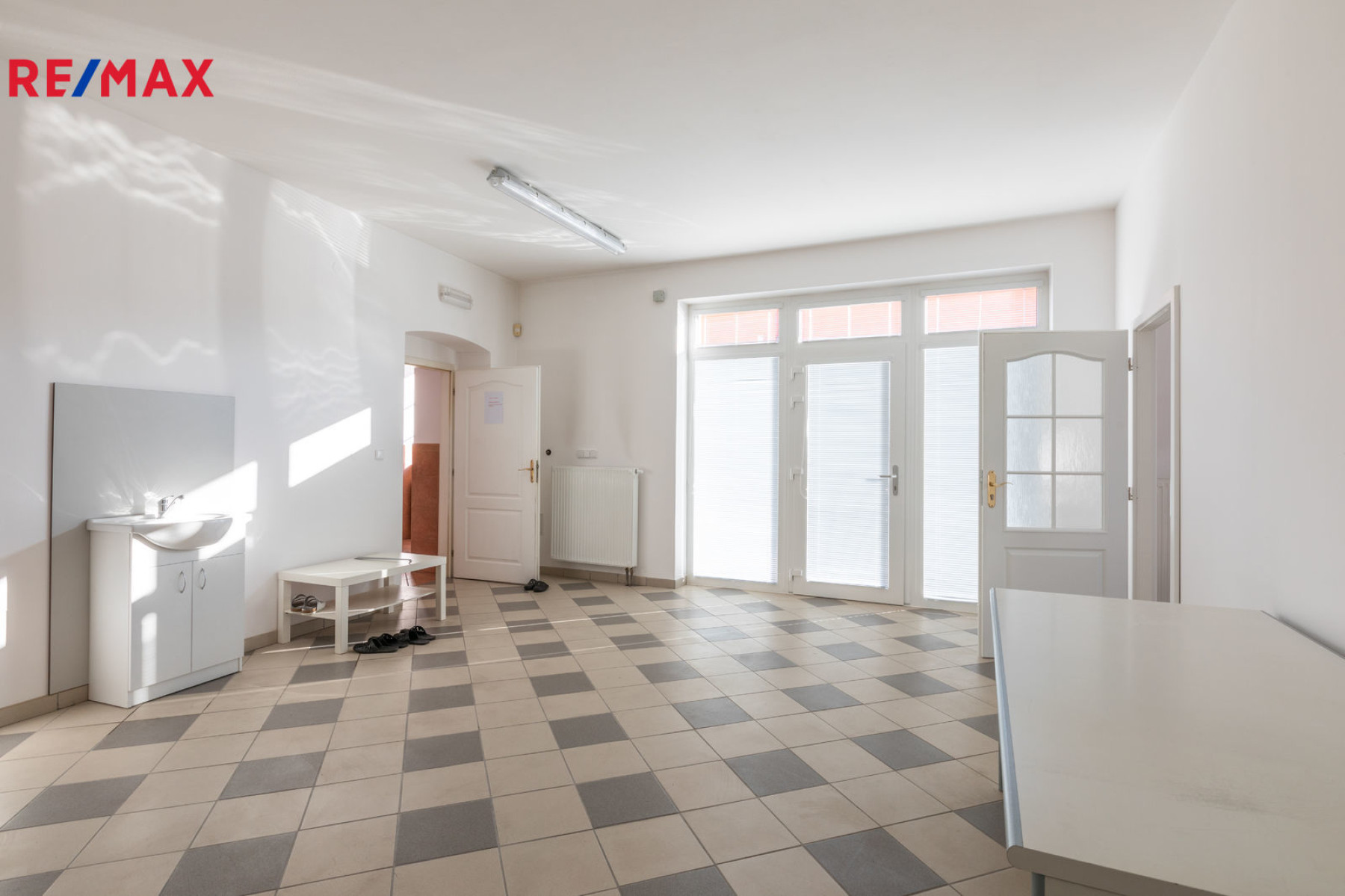 Pronájem kancelářských prostor 85 m², Podlusky