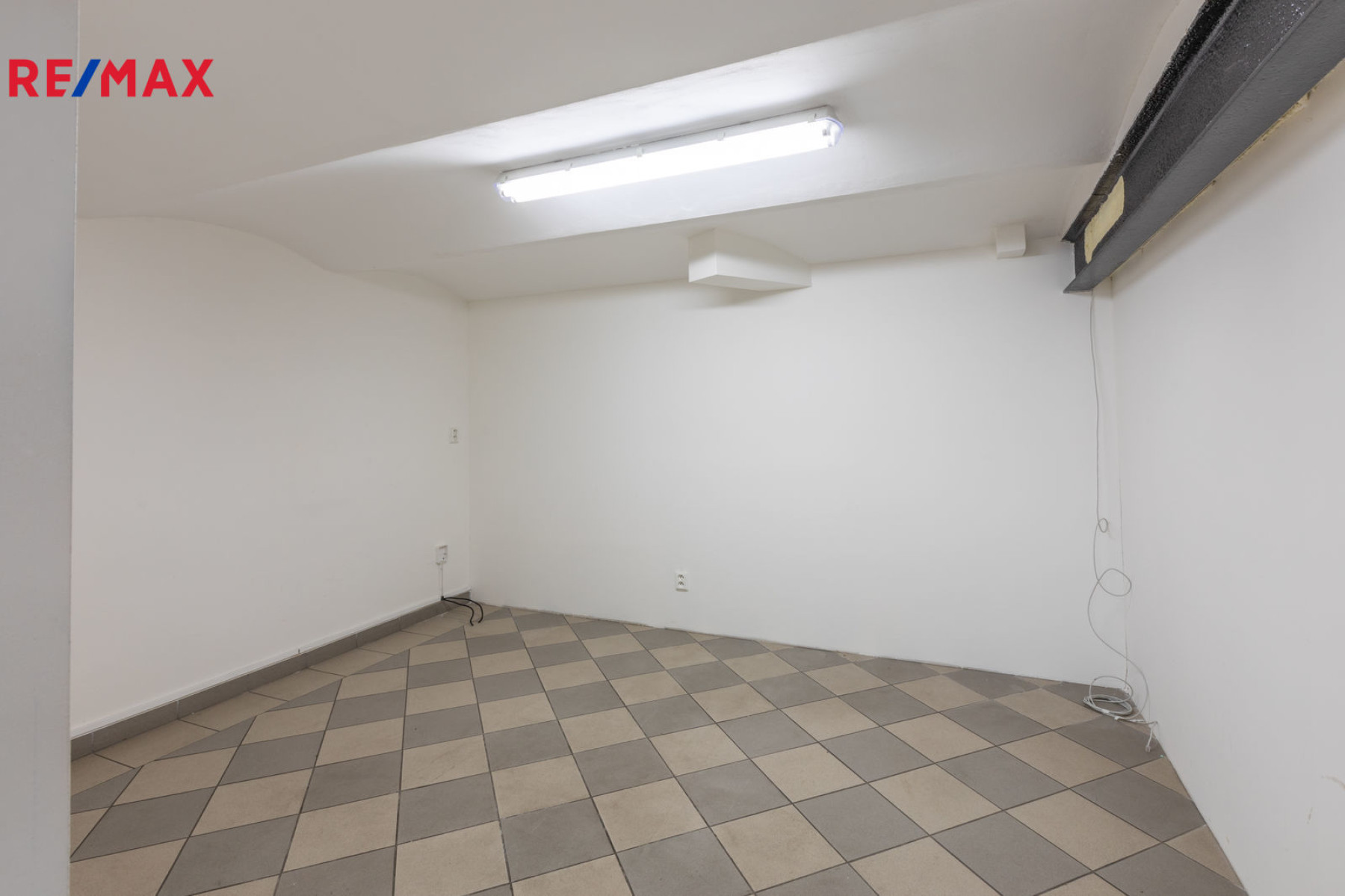 Pronájem komerčních prostor 70 m², Podlusky