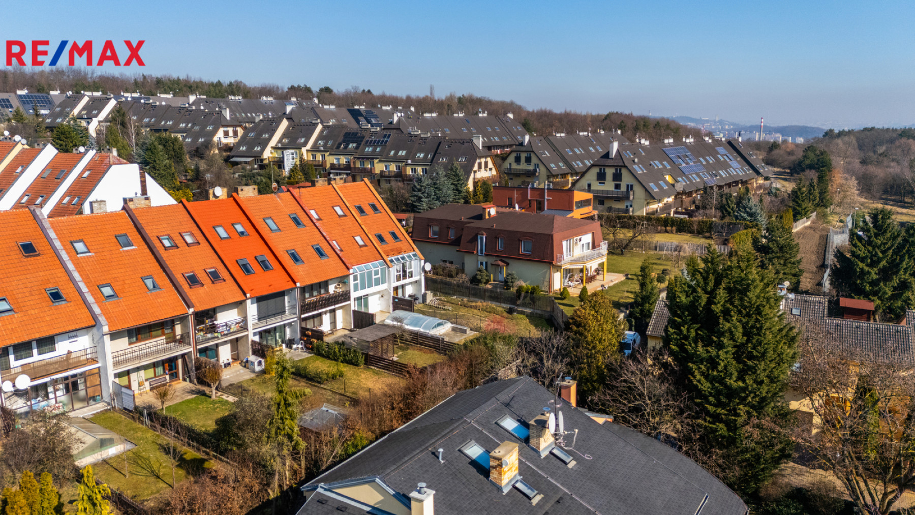 Rohový řadový RD 229 m² 2x lodžie garáž zahrada 311 m² původní stav Součkova Řepy