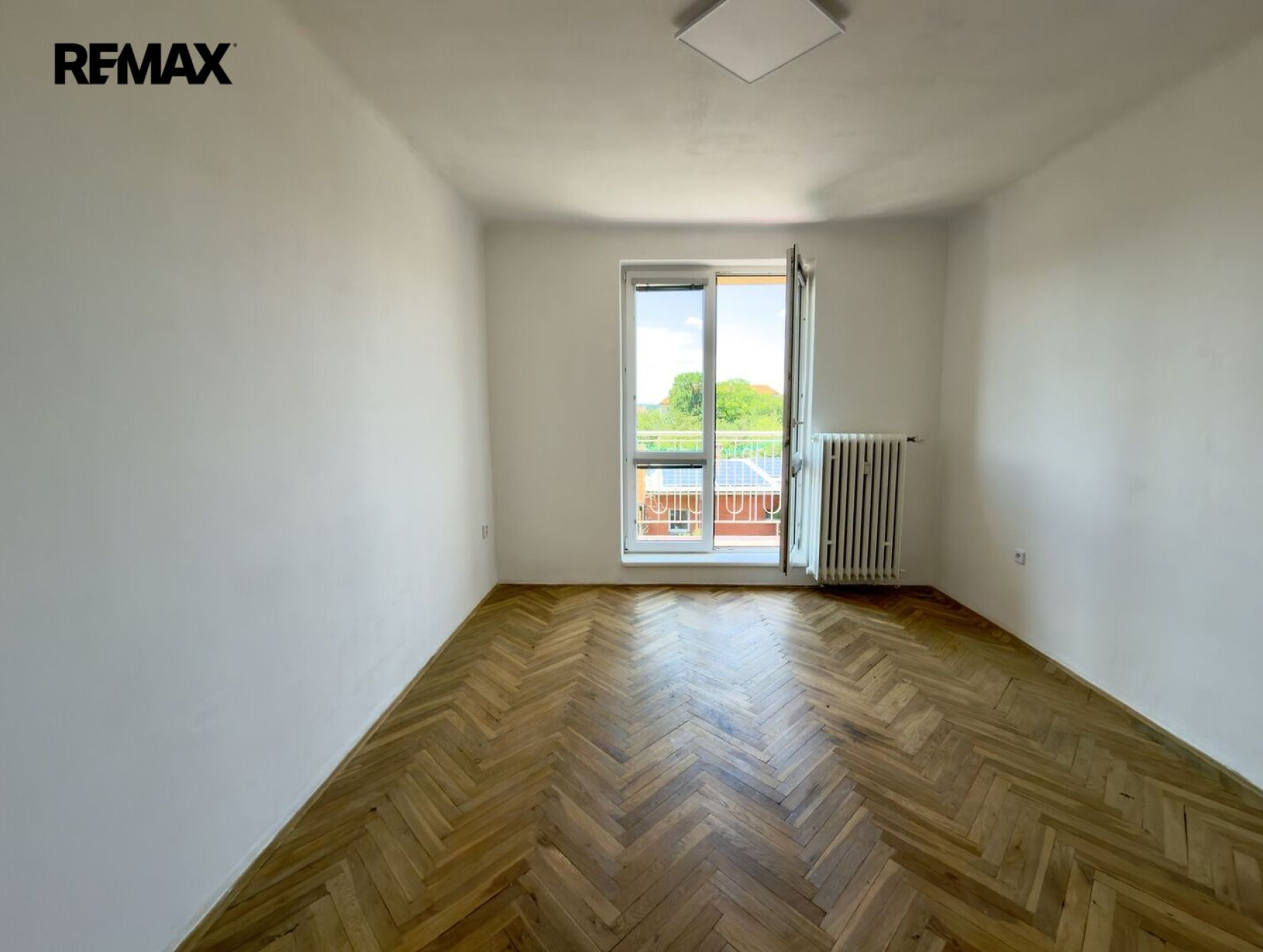 Pronájem pěkného světlého bytu 3+1 s balkonem a sklepem, Praha 9