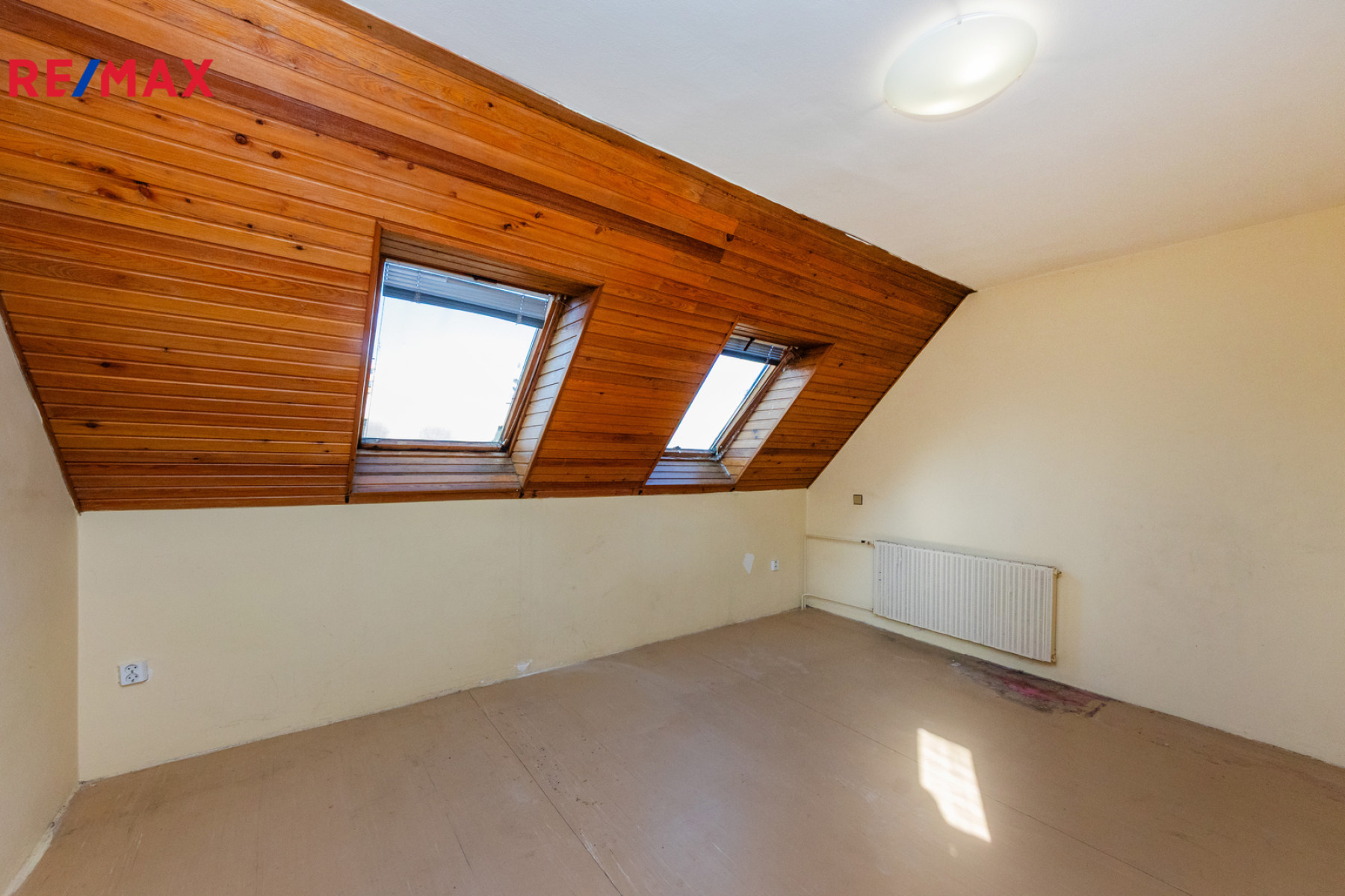 Rohový řadový RD 229 m² 2x lodžie garáž zahrada 311 m² původní stav Součkova Řepy