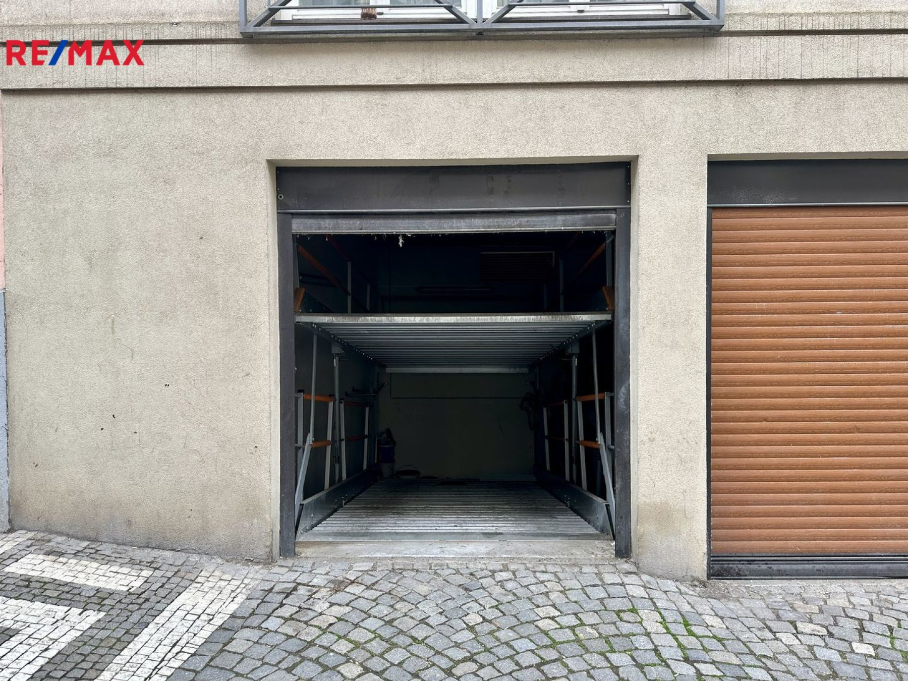 Pronájem garáže s přímím vjezdem z ulice, Praha 3 - Žižkov