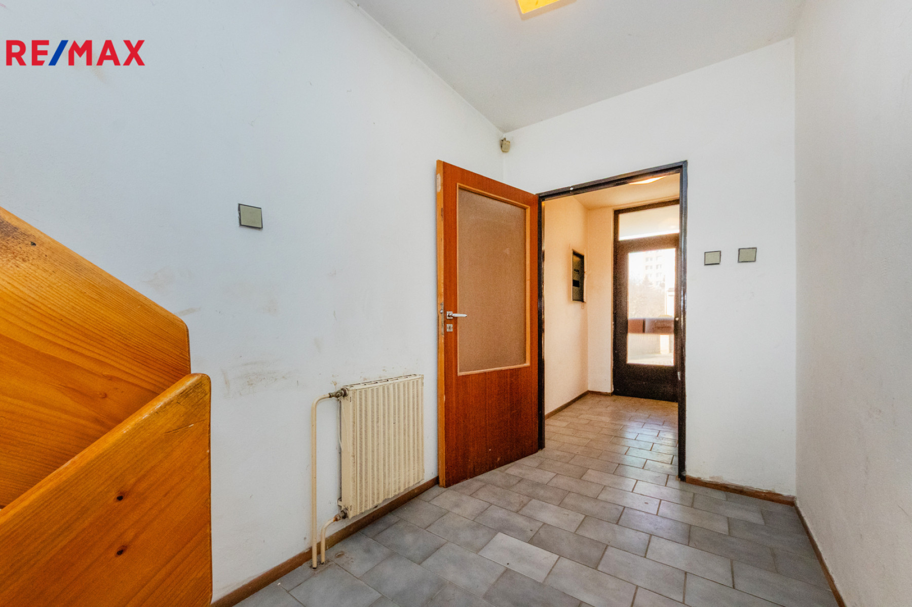 Rohový řadový RD 229 m² 2x lodžie garáž zahrada 311 m² původní stav Součkova Řepy