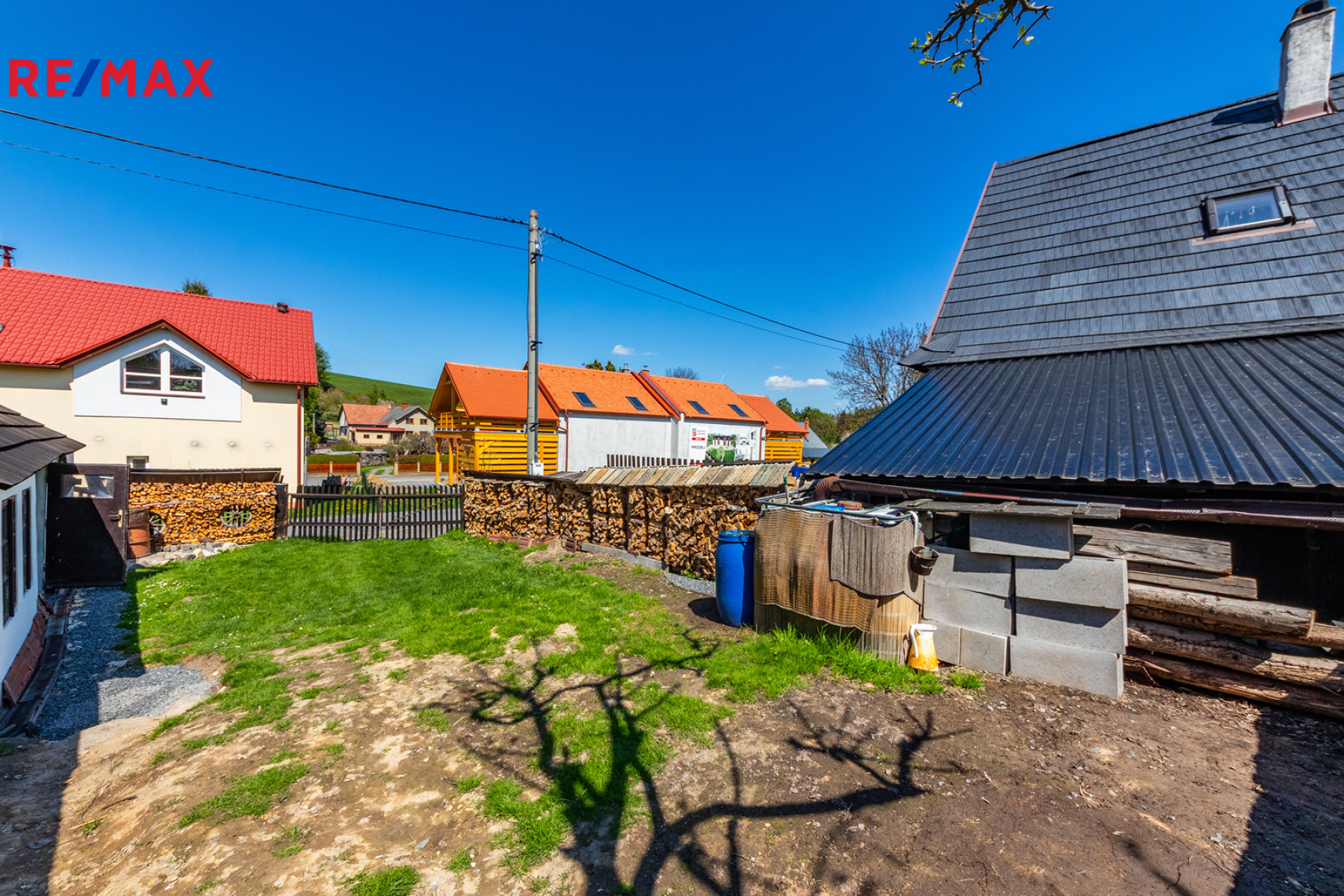Stylová tradiční patrová chalupa s vnitřním čtvercovým dvorem, pozemek 1 264 m², Široký důl Polička