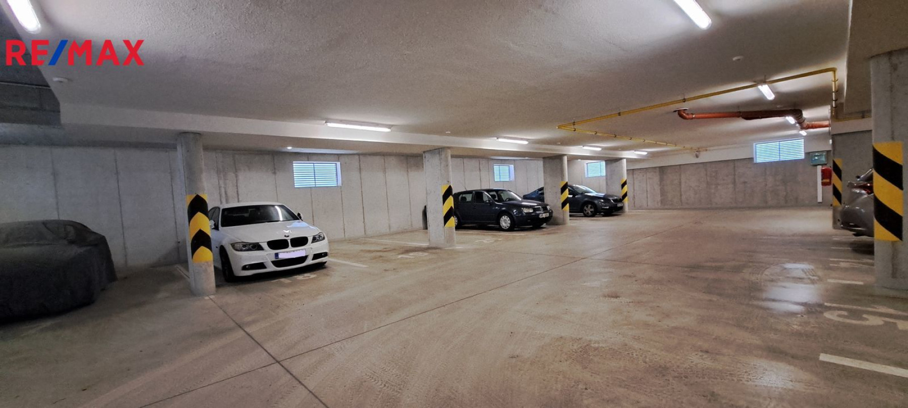 Prodej garážového stání 14 m2, Praha 5 - Sobín