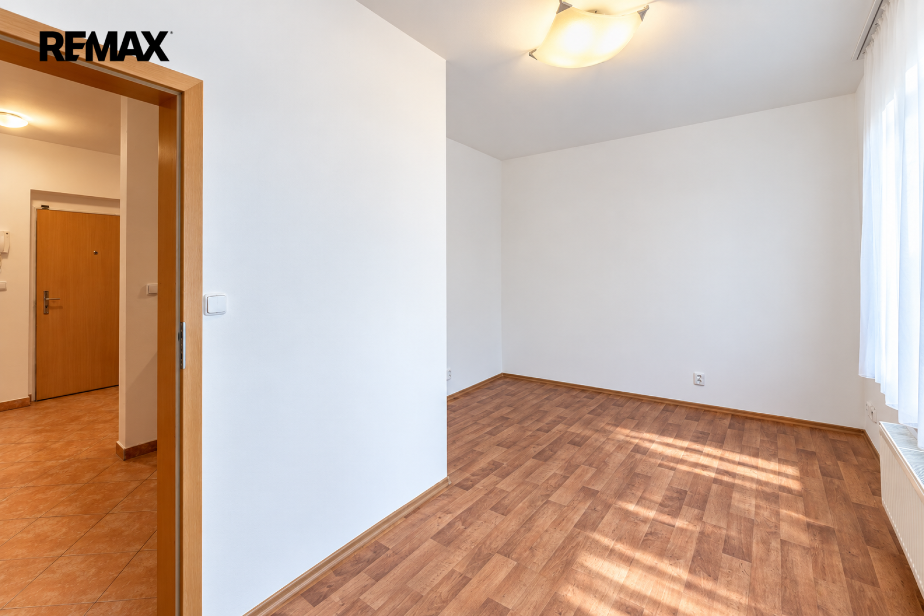 Prodej bytu 2+kk s garážovým stáním na Zličíně, Praha 5