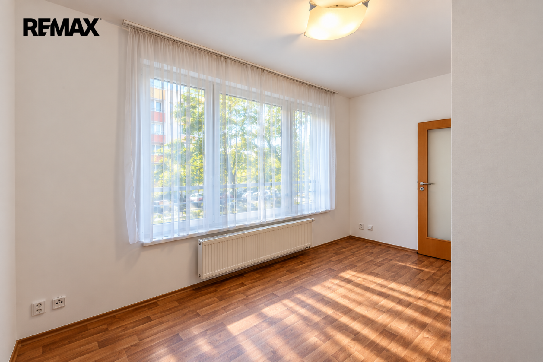 Prodej bytu 2+kk s garážovým stáním na Zličíně, Praha 5